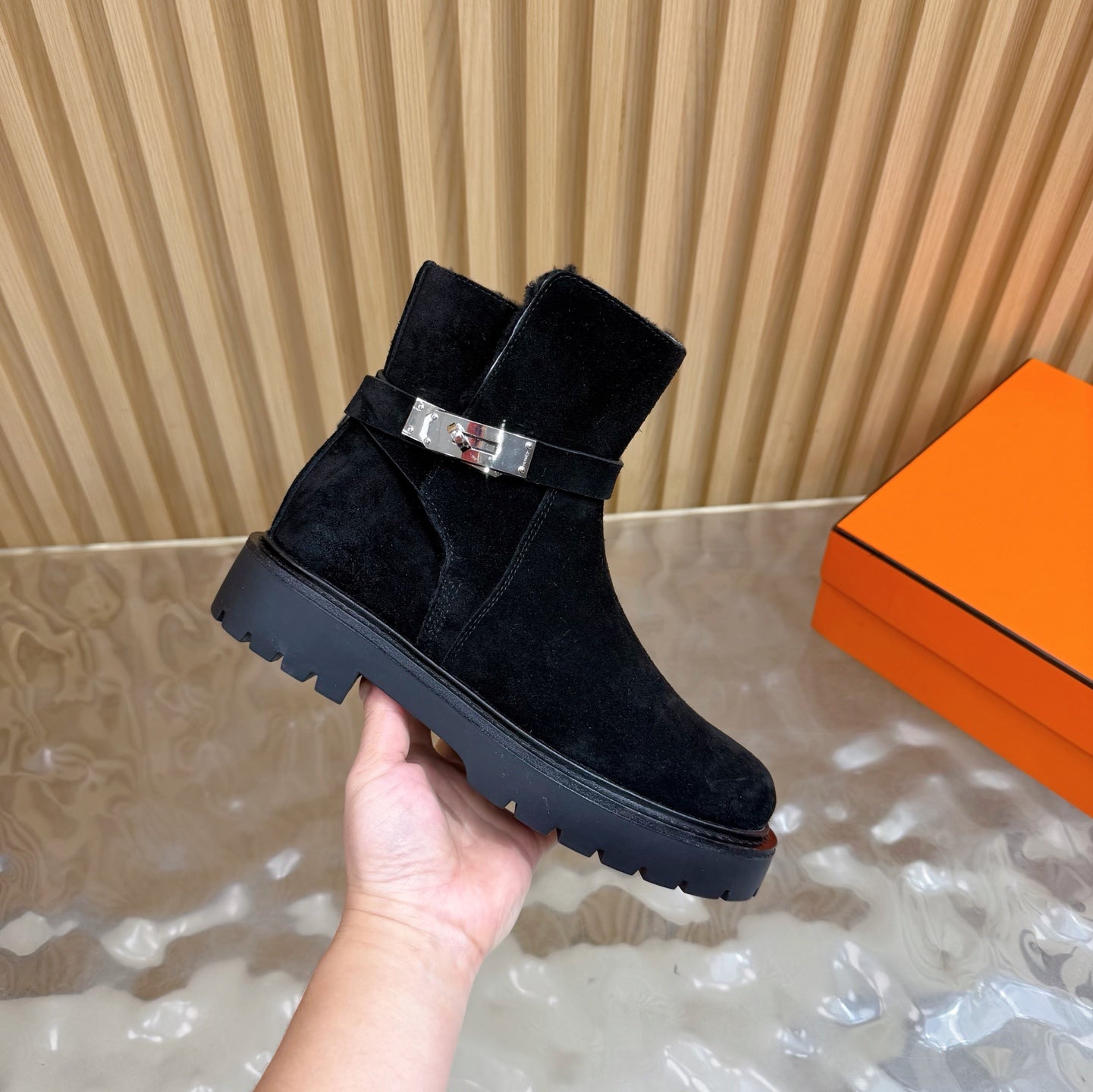 HM Jeff Ankle Boots Black Suede Shearling 537934