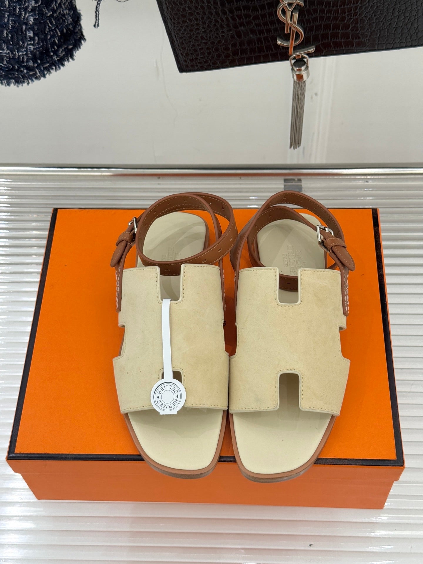 HM 26ss Flat Sandals Light Yellow Suede Sheepskin 642795