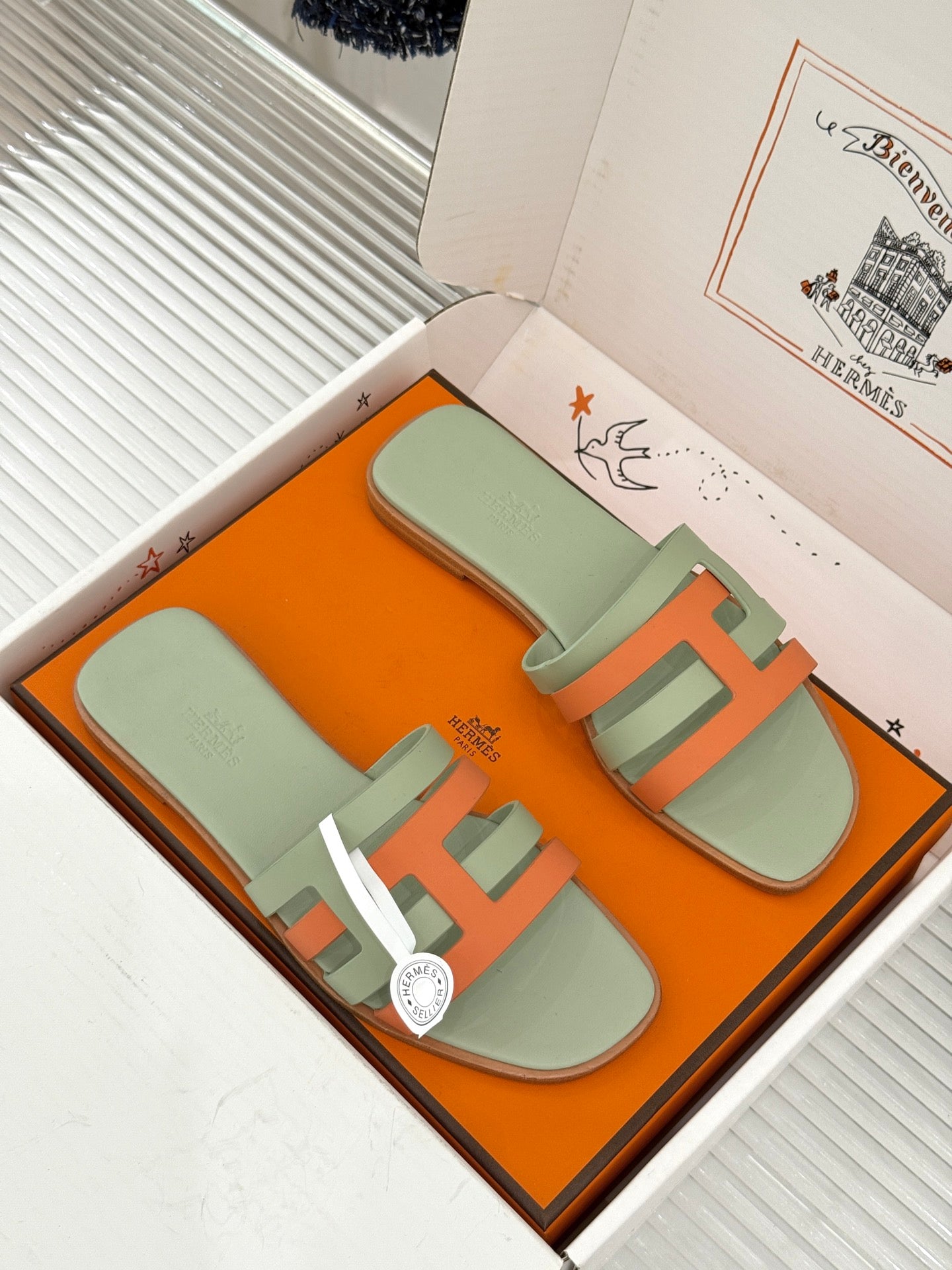 HM 26s Strappy Flat Sandals Green Orange Sheepskin 905784