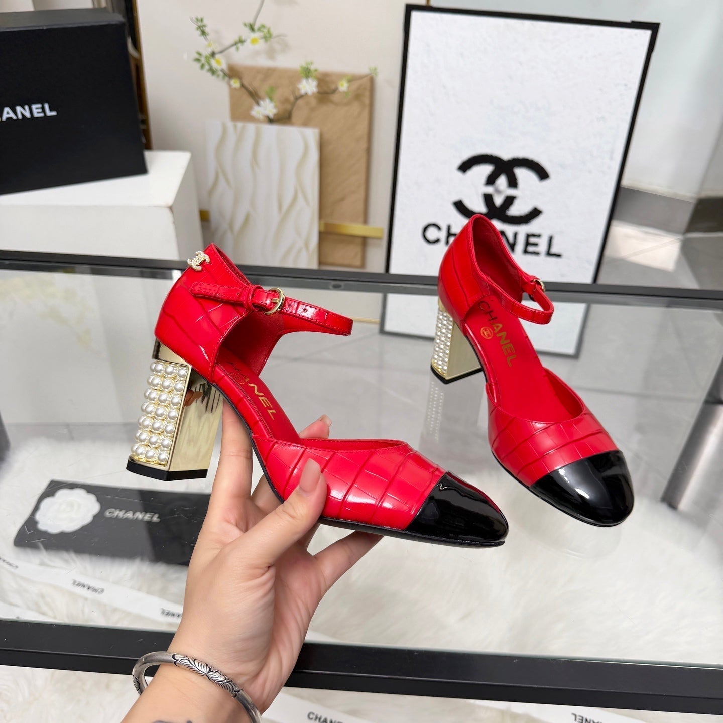 CC 26s Sandals 80 Red Black Cowhide Patent Leather 183565
