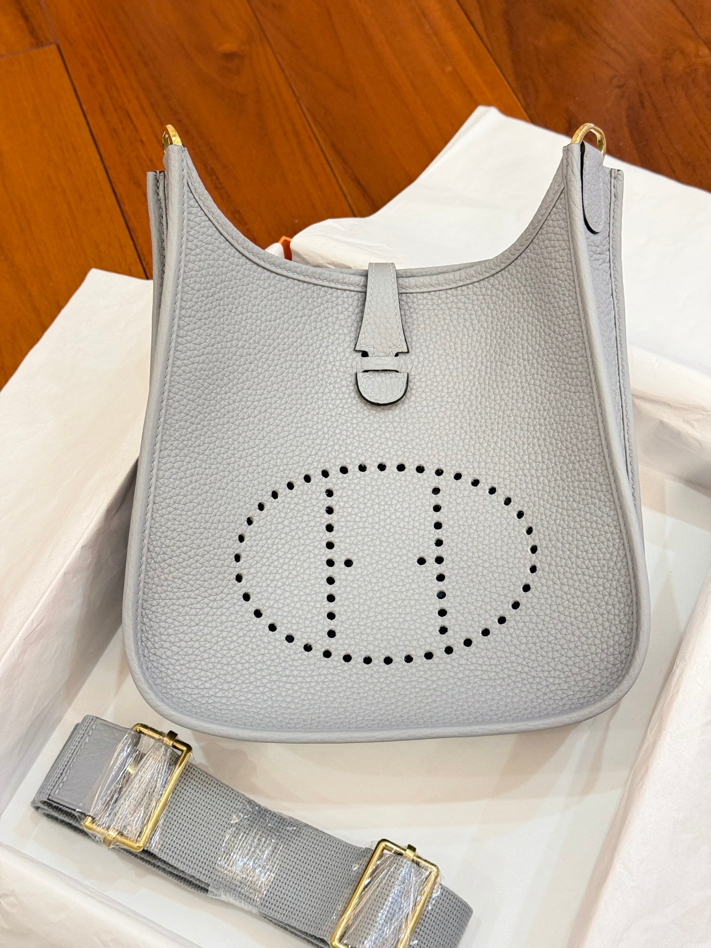 HM Evelyne 23cm Light Grey Togo Leather 281211
