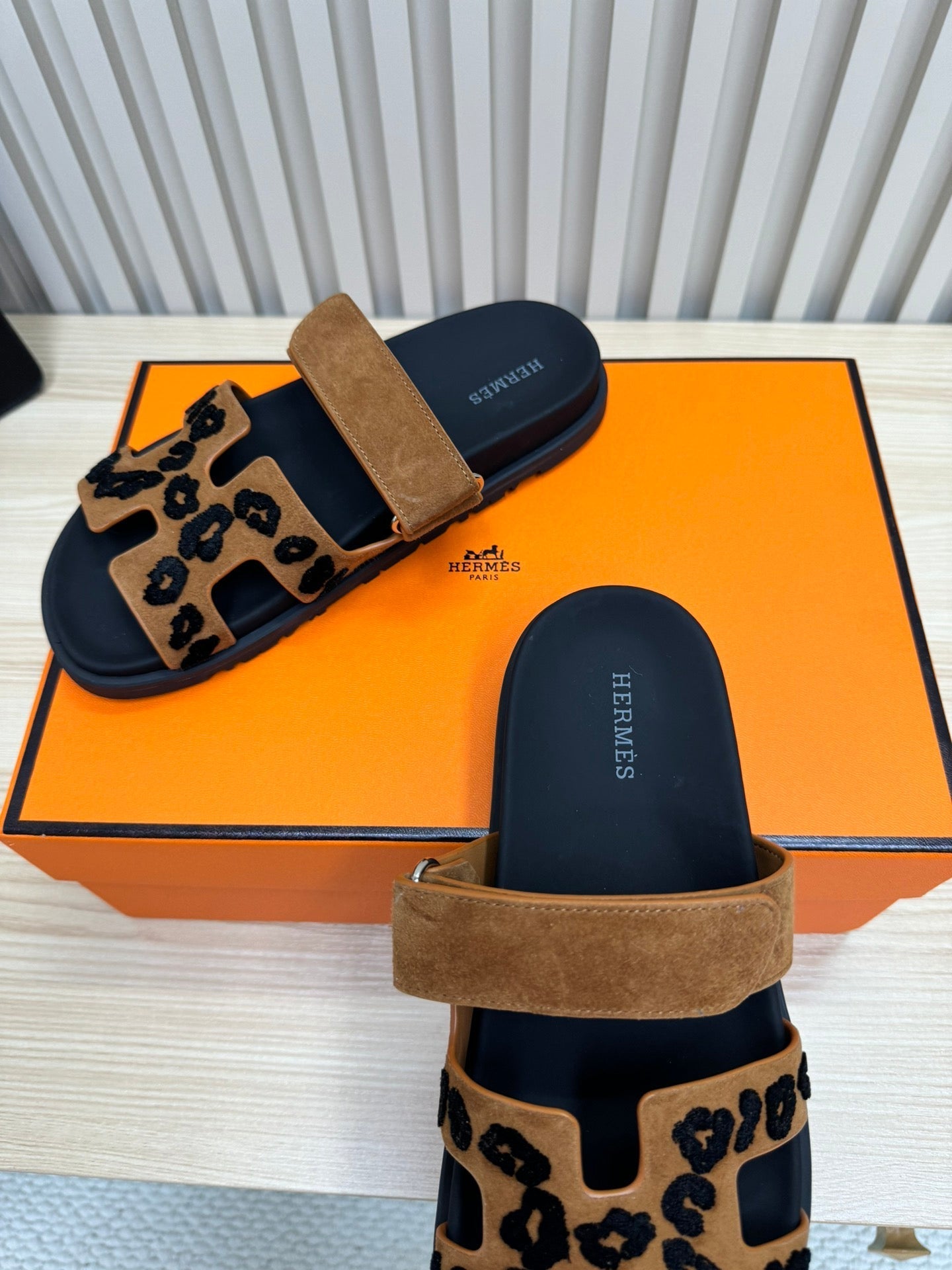 HM Chypre Sandal Black Camel Suede Wool Leather 618574