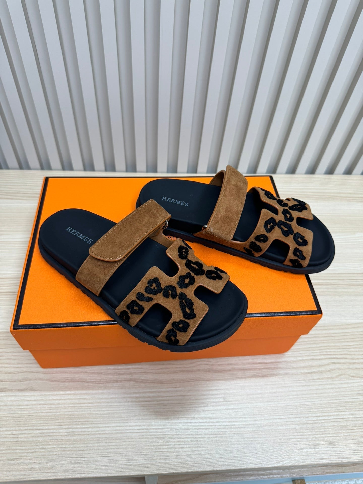HM Chypre Sandal Black Camel Suede Wool Leather 618574