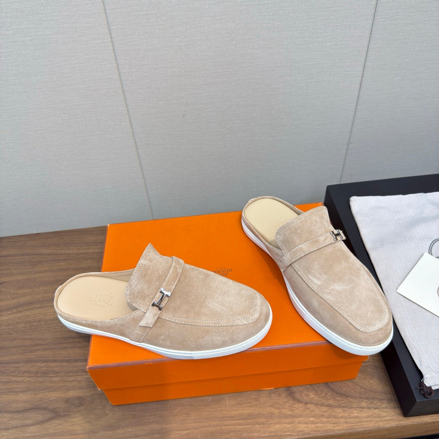 HM 25s Like Mule Pale Taupe Suede Rubber 465661