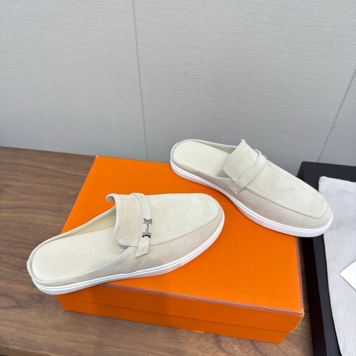 HM 25s Like Mule White Suede Rubber 465663