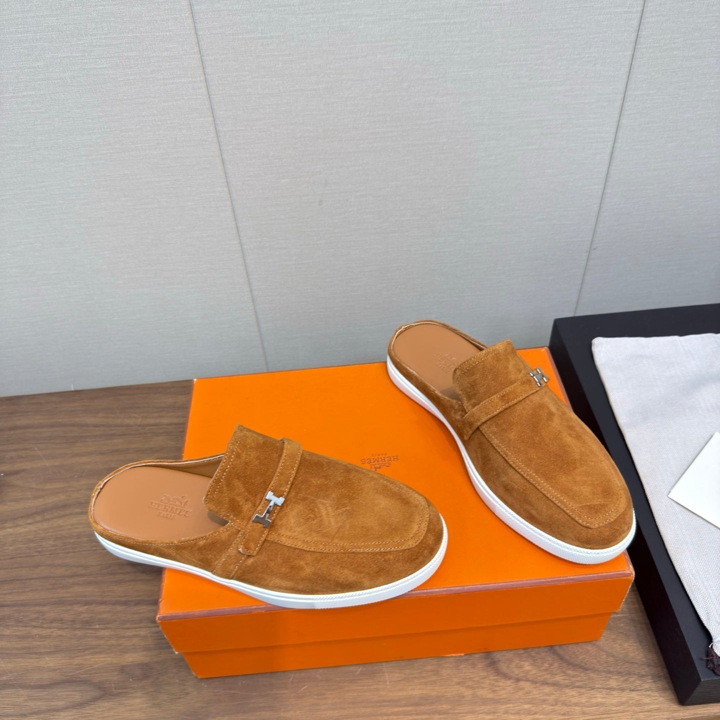 HM 25s Like Mule Brown Suede Rubber 465664