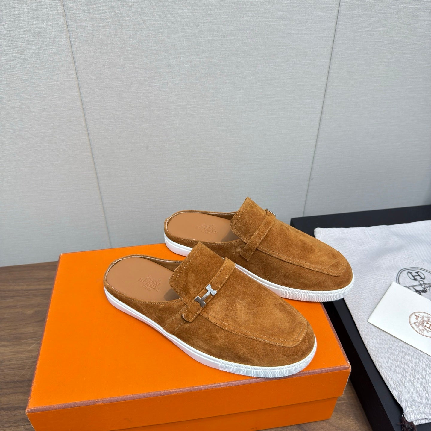 HM 25s Like Mule Brown Suede Rubber 465664