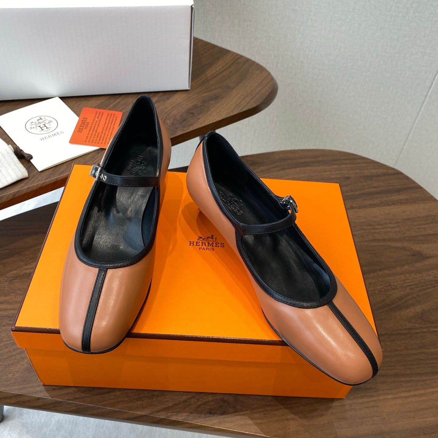 HM 25s Mary Jane 40mm Camel Black Calfskin 422569