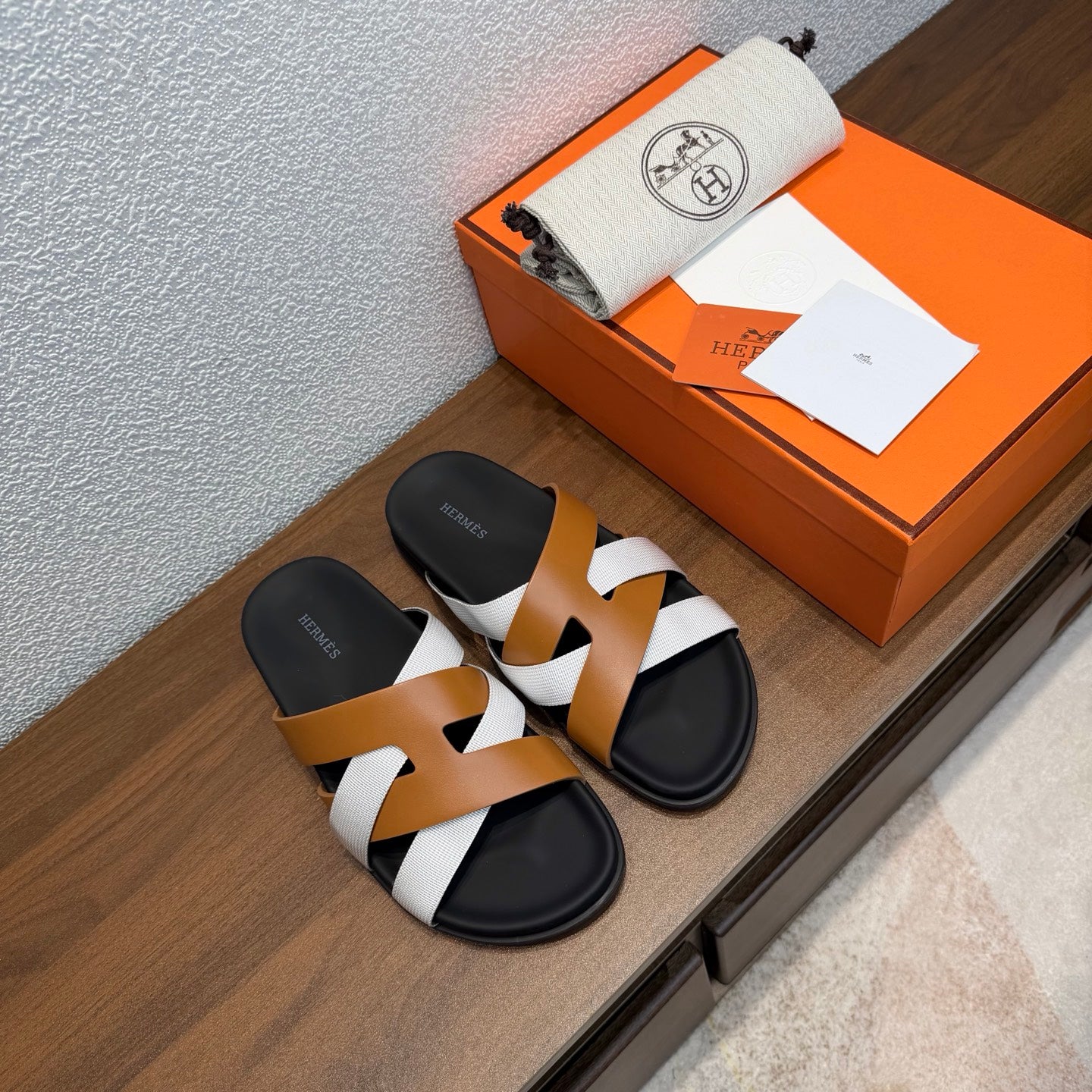 HM 26s Kazimir Sandal In Caramel Brown Calfskin And White Fabric