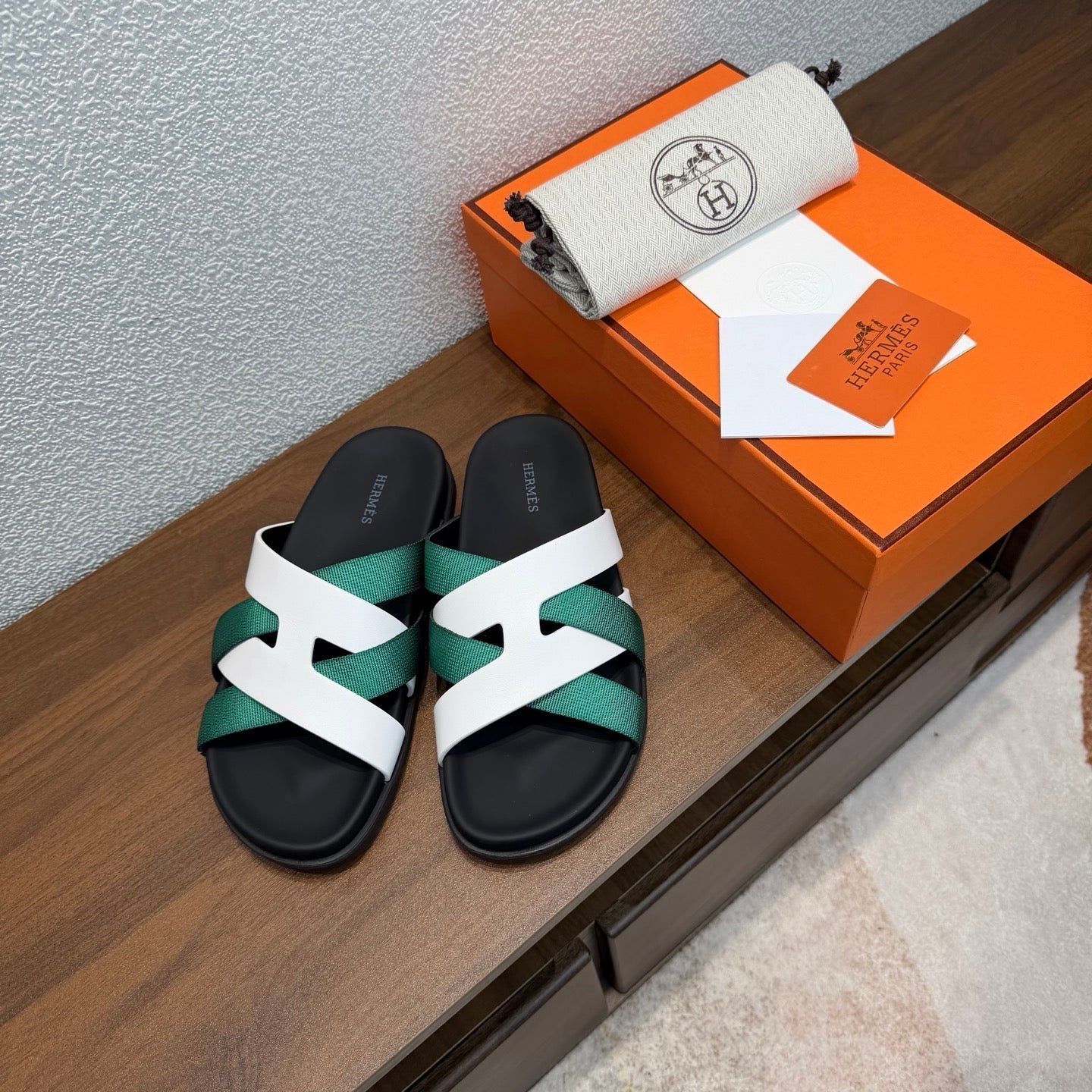 HM 26s Kazimir Sandal In White Calfskin And Emerald Green Fabric