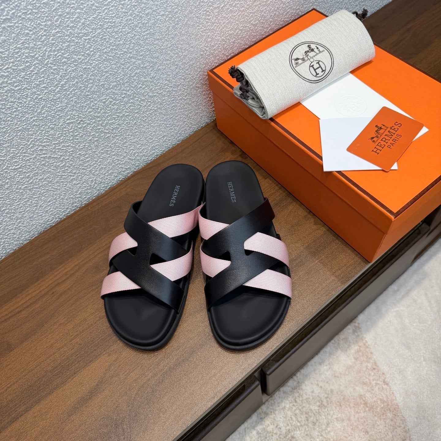 HM 26s Kazimir Sandal In Black Calfskin And Pink Fabric