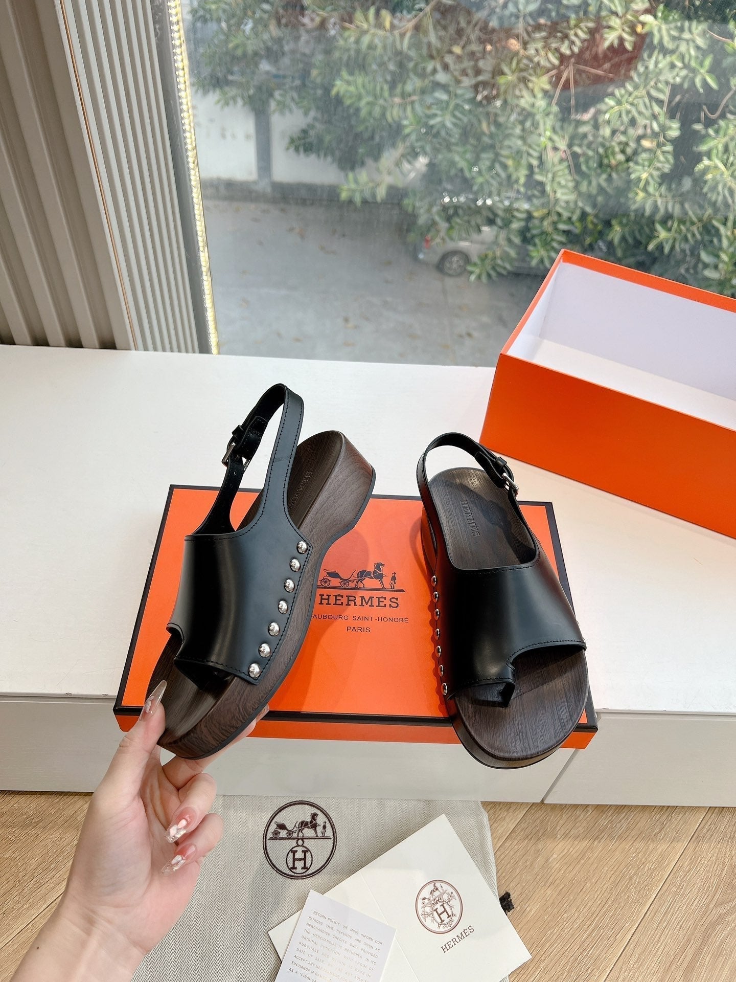 HM Flat Sandal In Corn Black Calfskin