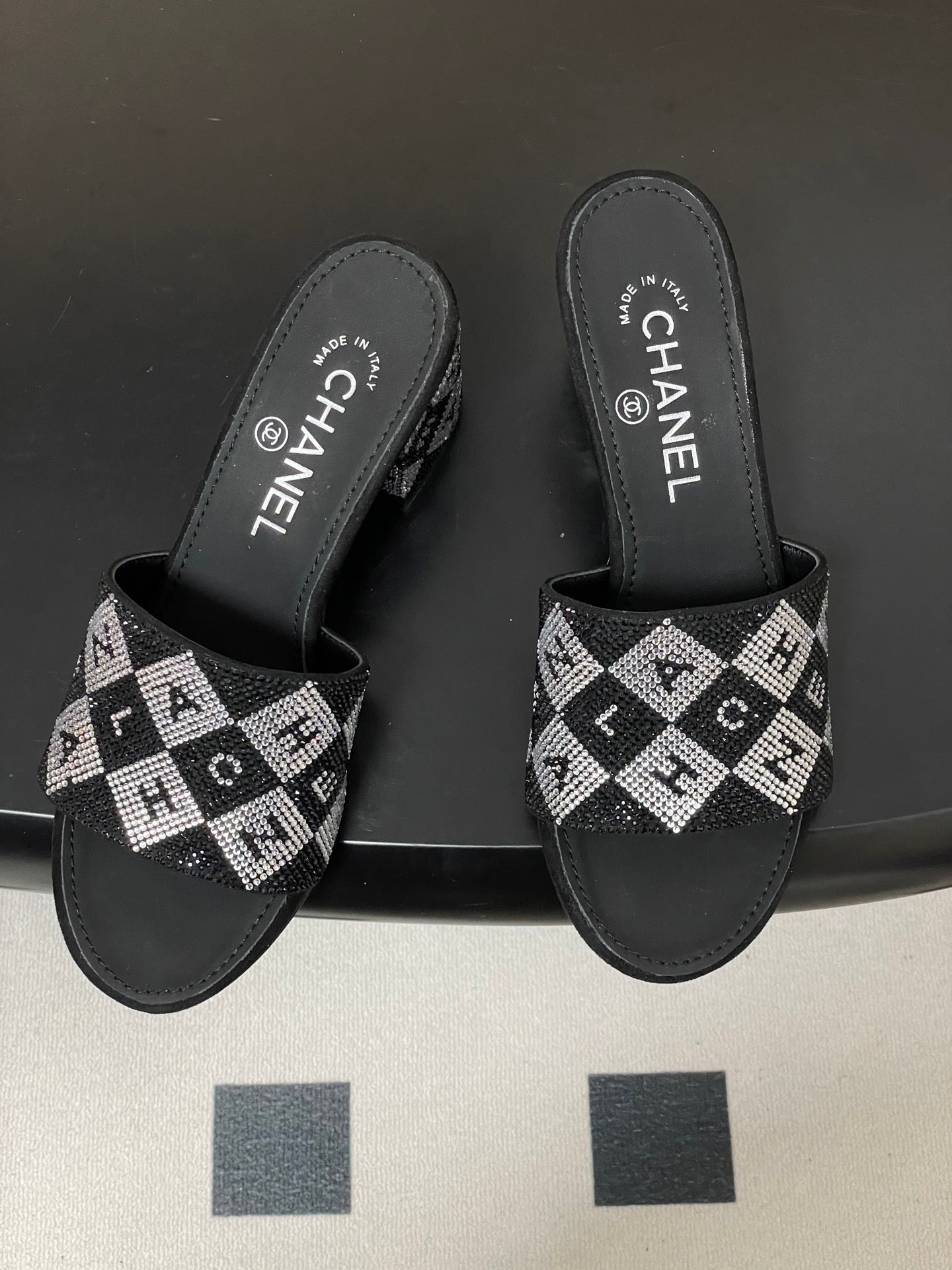 CC 26s Sandals 70 Black Sheepskin Rhinestones 649519