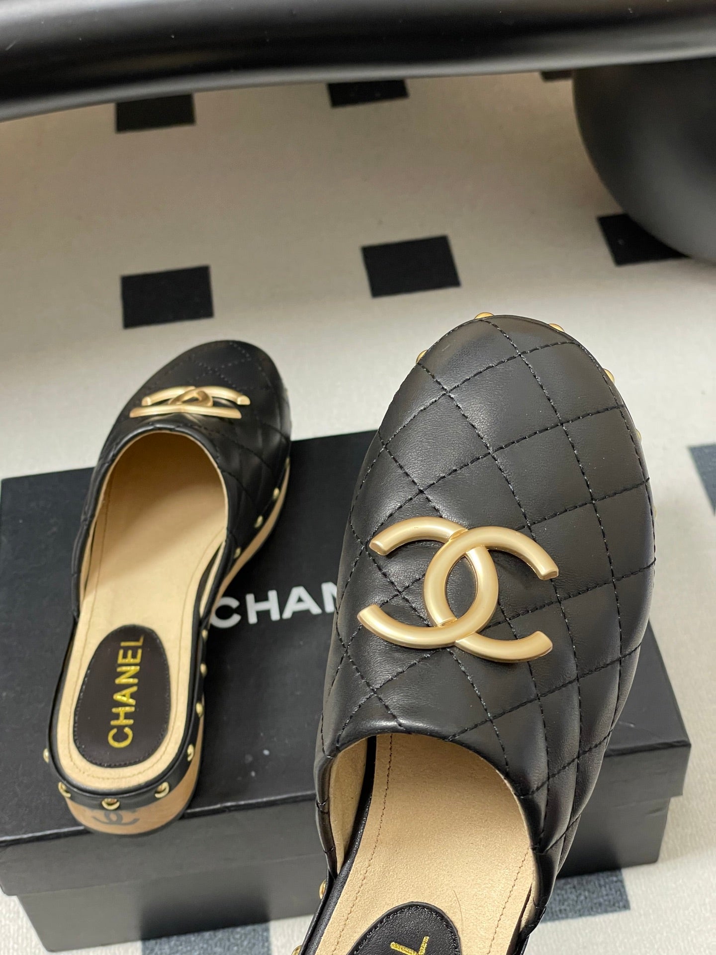 CC 26s Flat Mule Cowhide