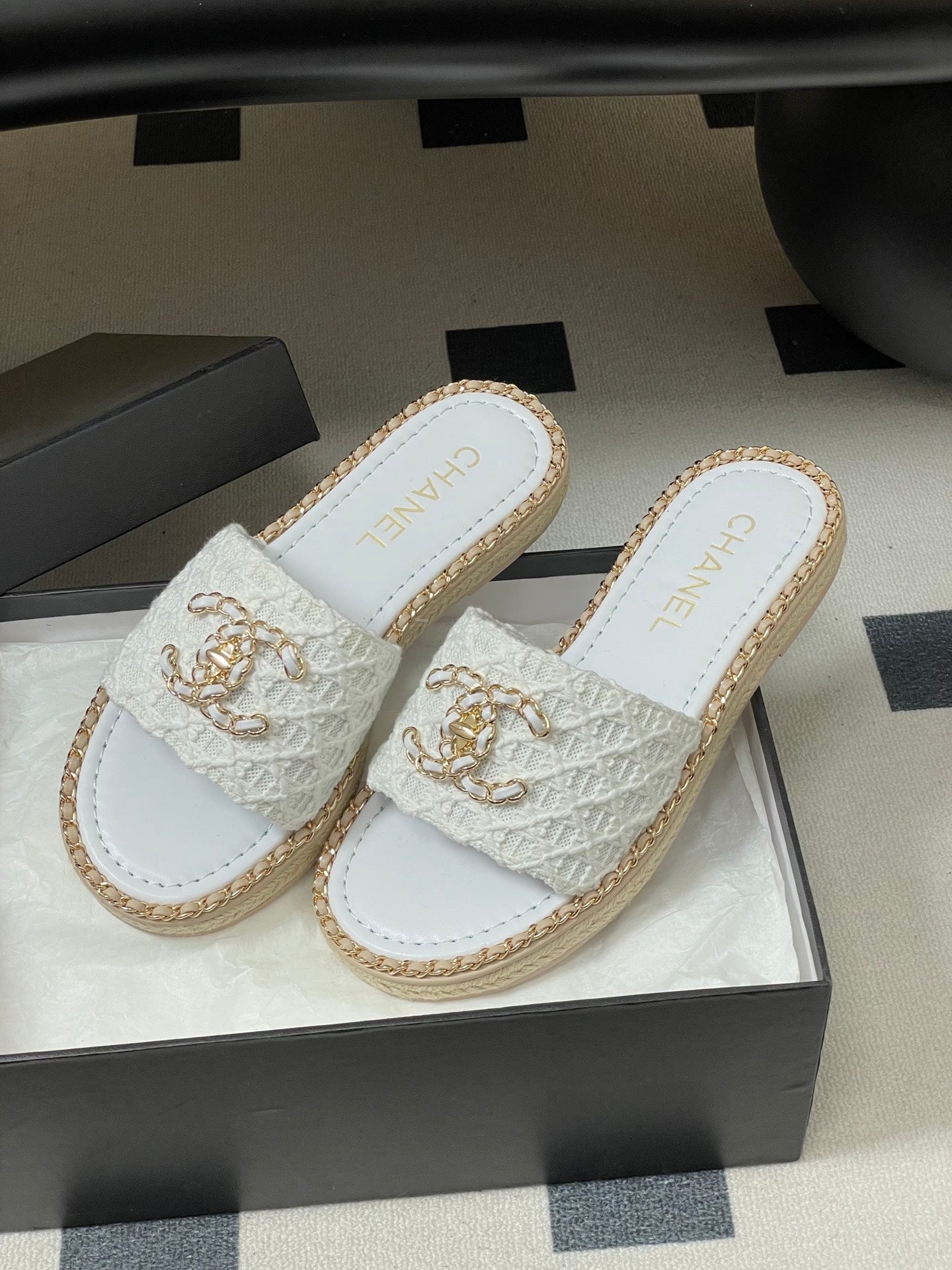 CC 26s Flat Slippers White Gold Fabric Sheepskin 649486
