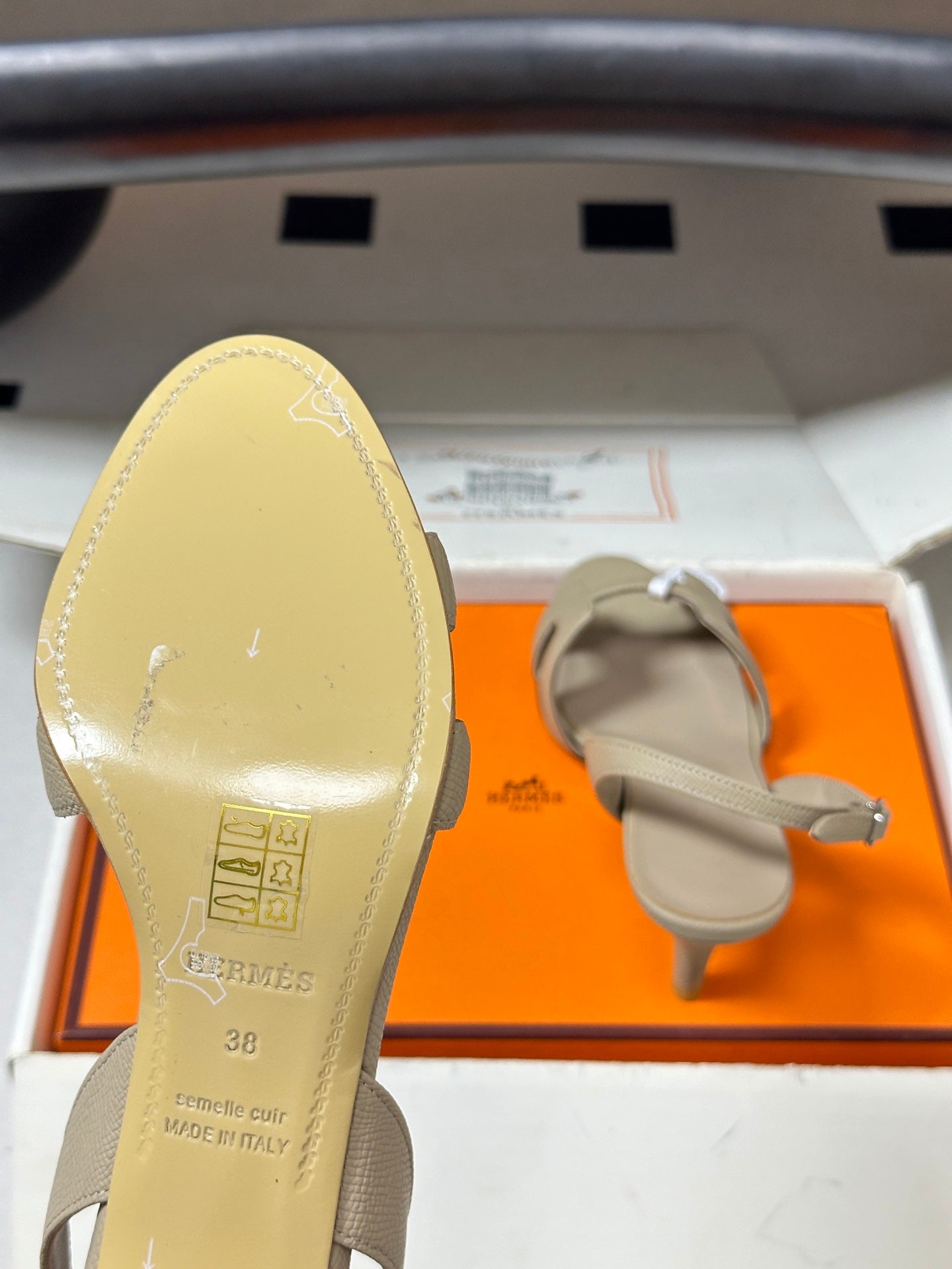 HM Holy Sandal Taupe Cowhide 835002