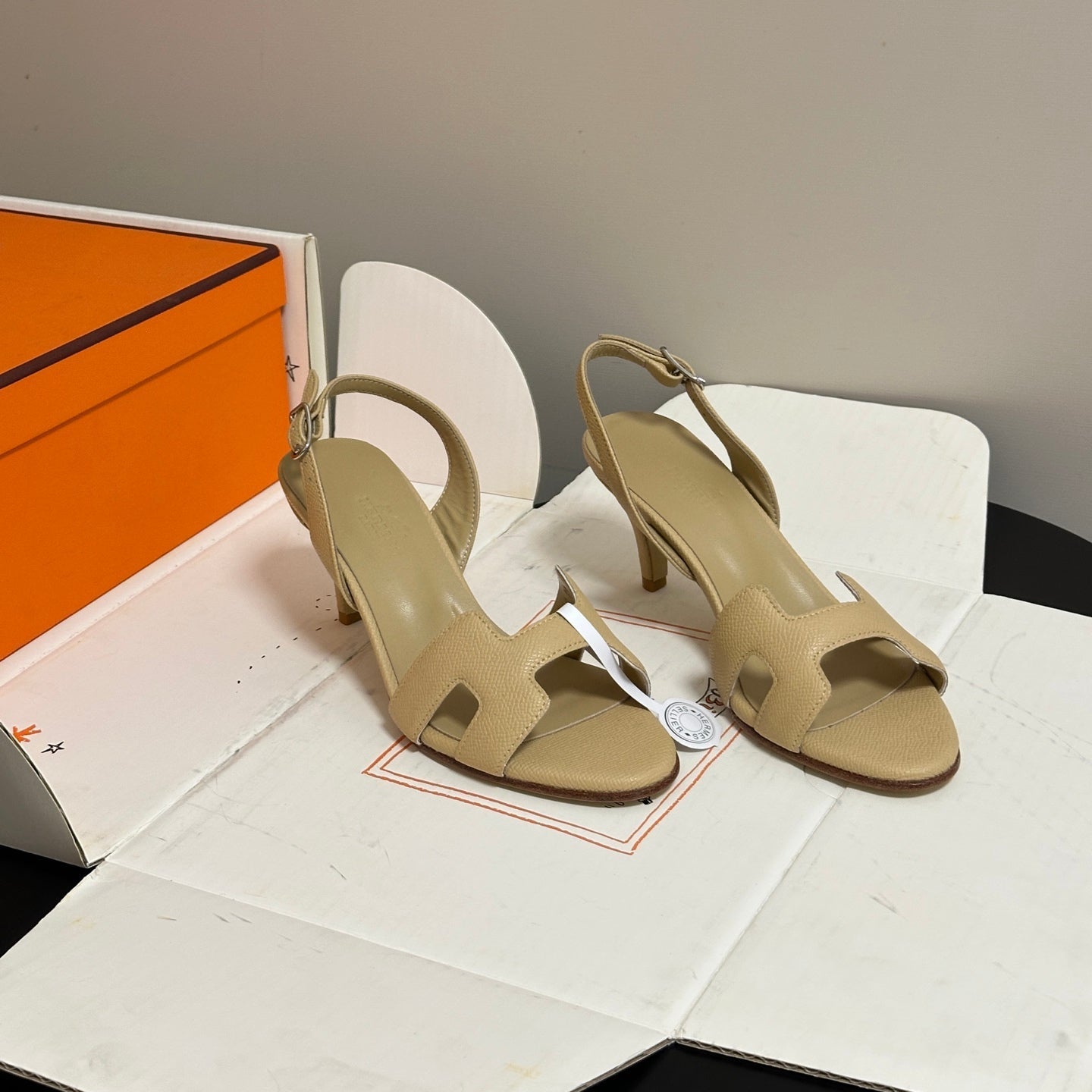 HM Holy Sandal Beige Cowhide 835005
