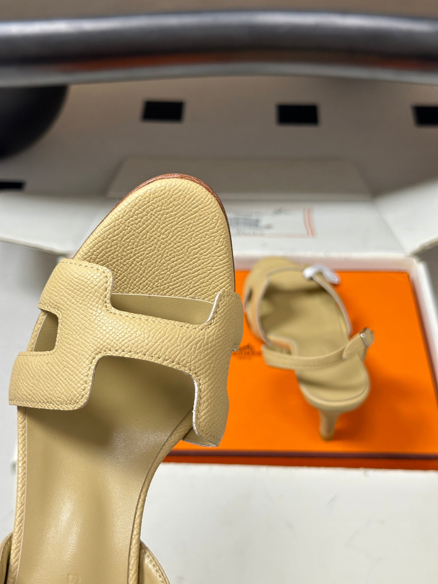 HM Holy Sandal Beige Cowhide 835005