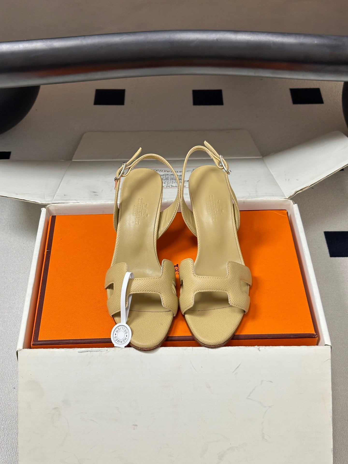 HM Holy Sandal Beige Cowhide 835005