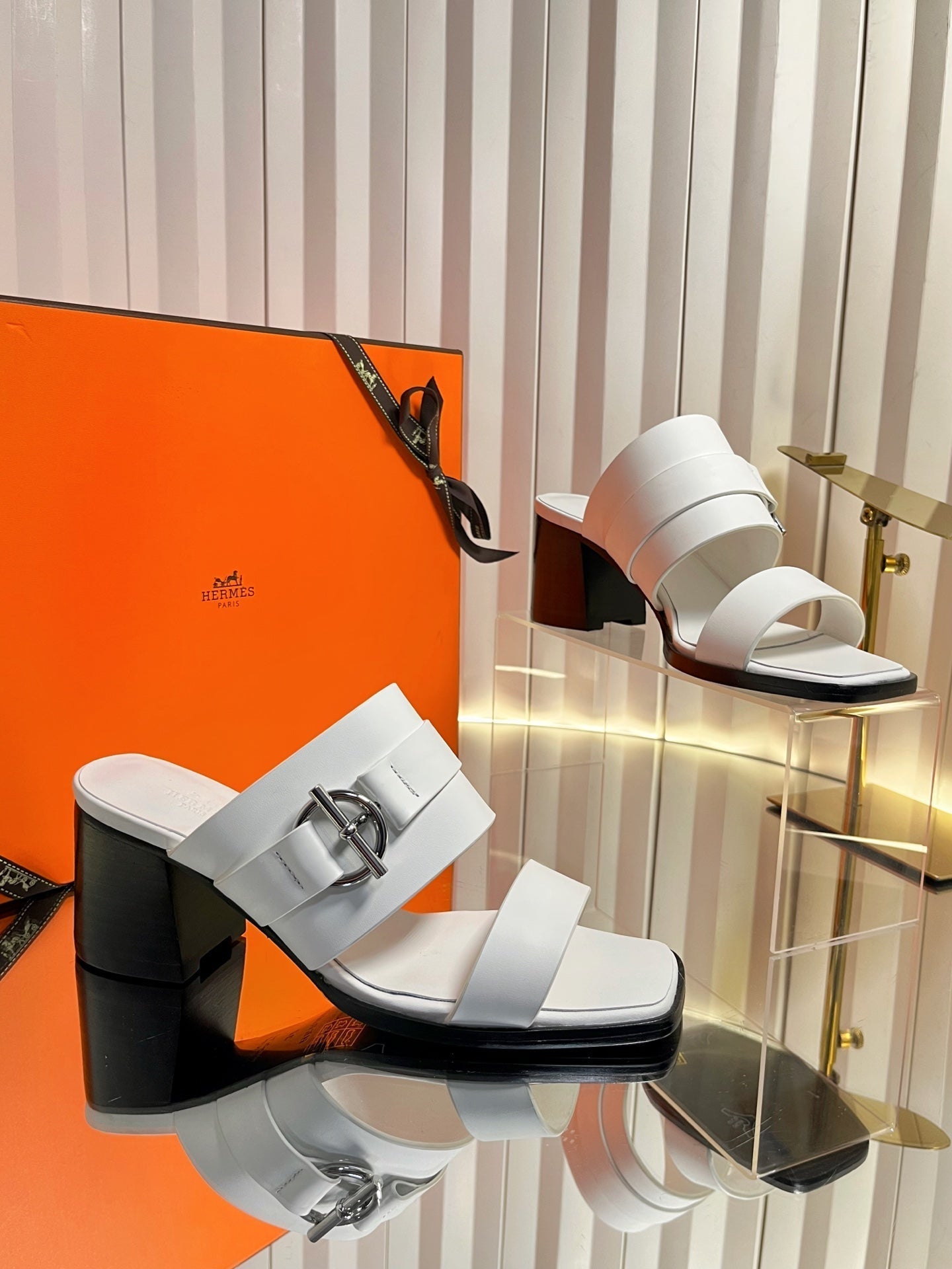 HM 26ss Kelly Buckle High-Heeled Sandals White Calfskin 641966