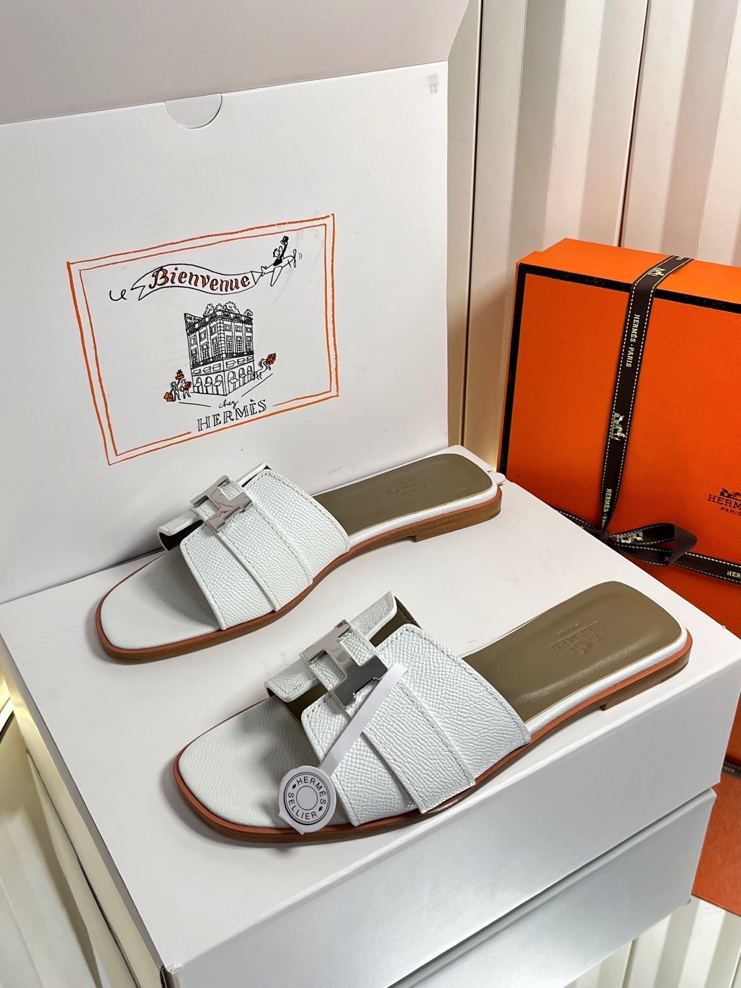 HM 26s Oran Sandals In White Epsom Calfskin Silver Hardware
