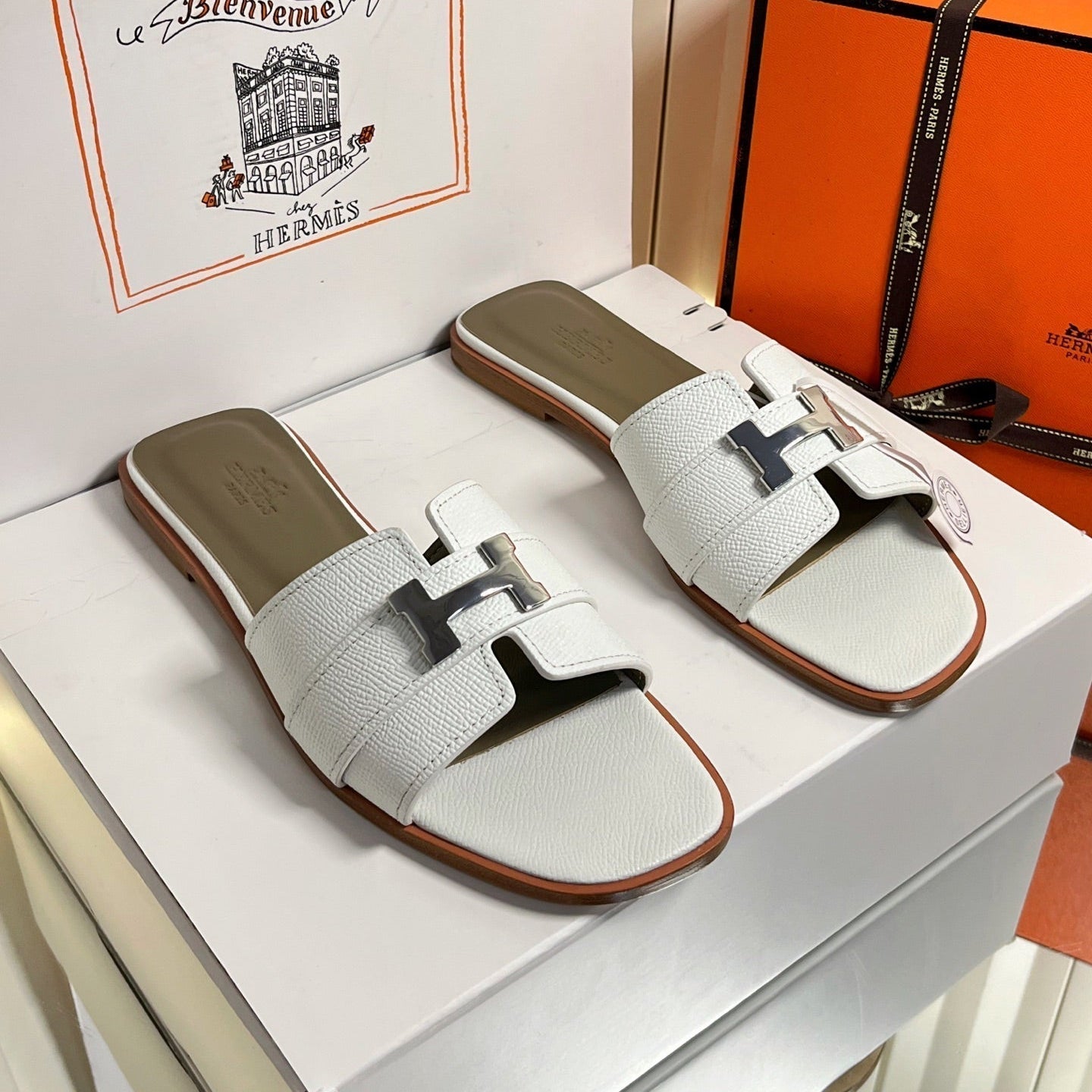 HM 26s Oran Sandals In White Epsom Calfskin Silver Hardware