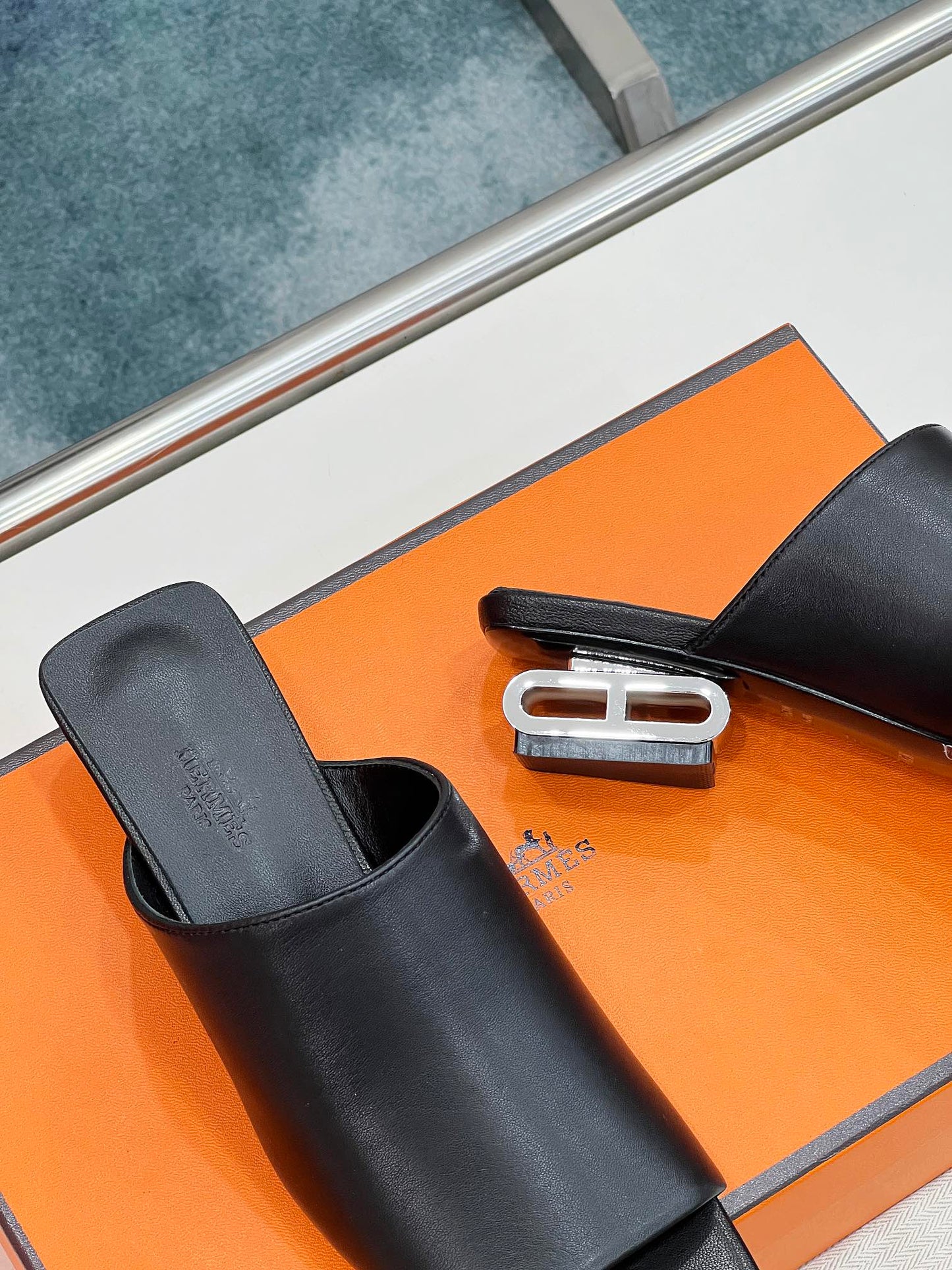 HM Idole Sandal In Black Calfskin