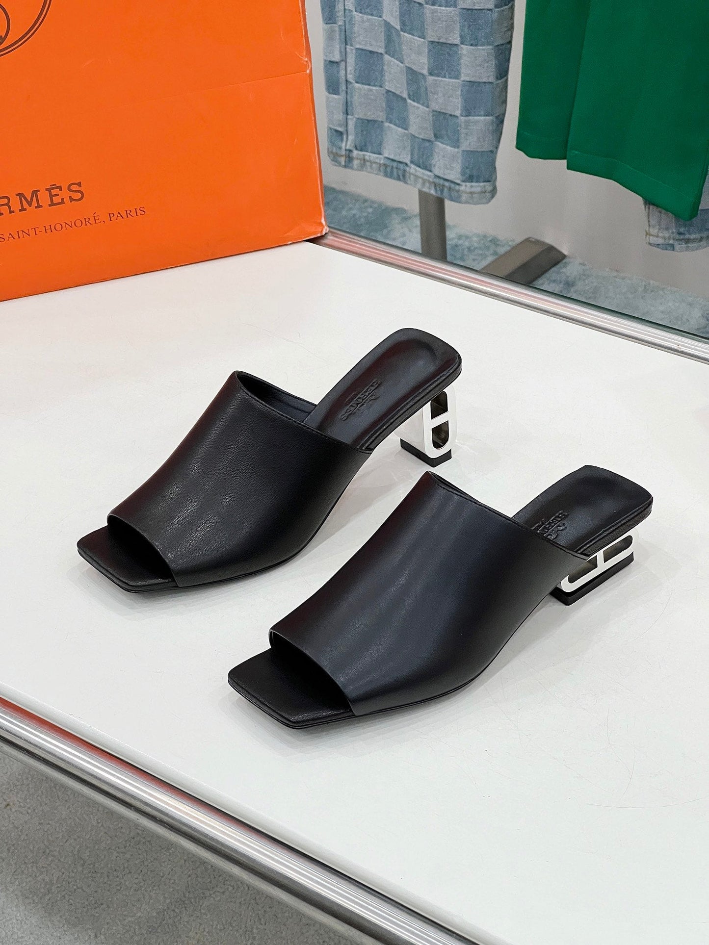 HM Idole Sandal In Black Calfskin