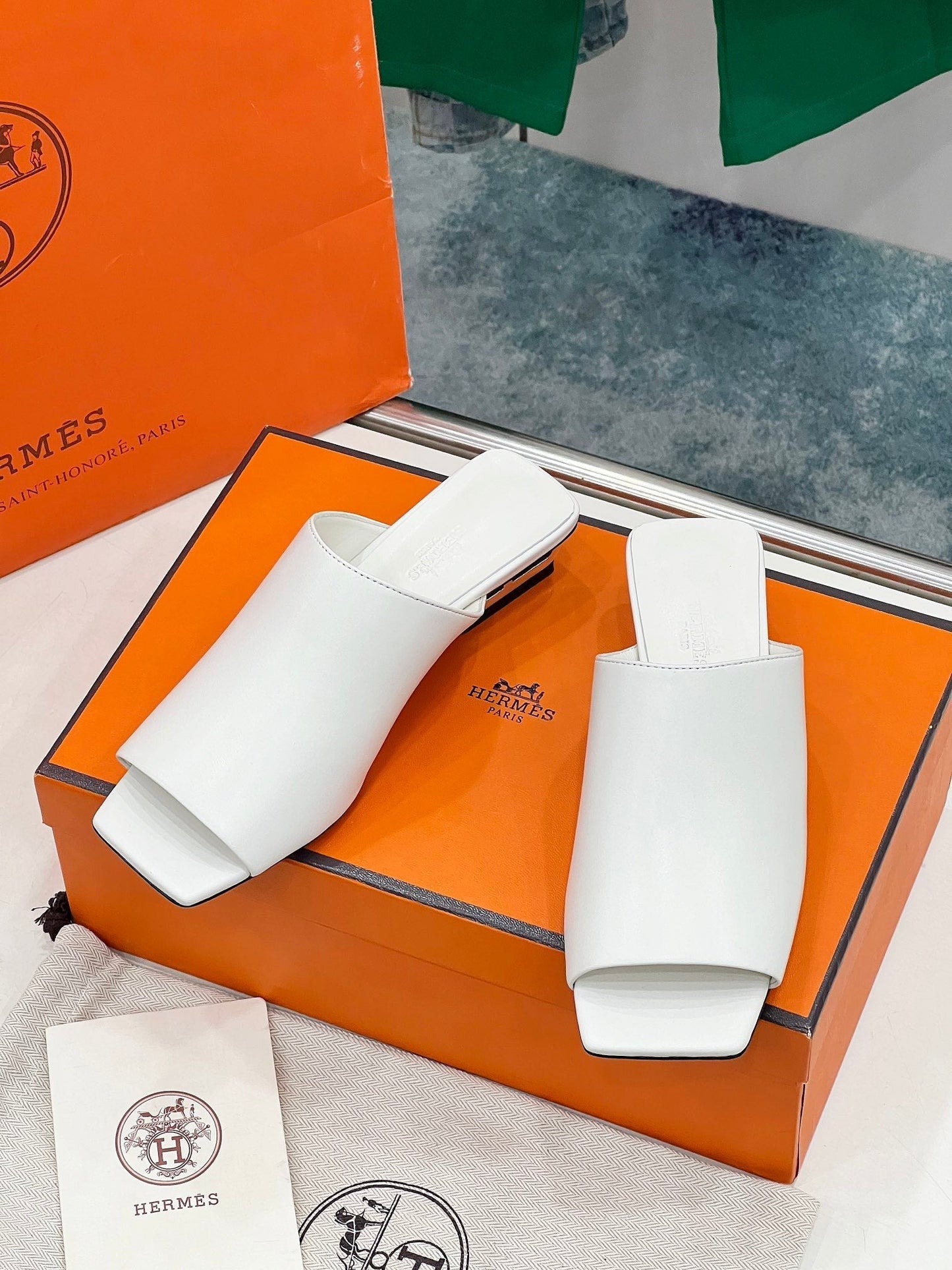 HM Idole Sandal In White Calfskin