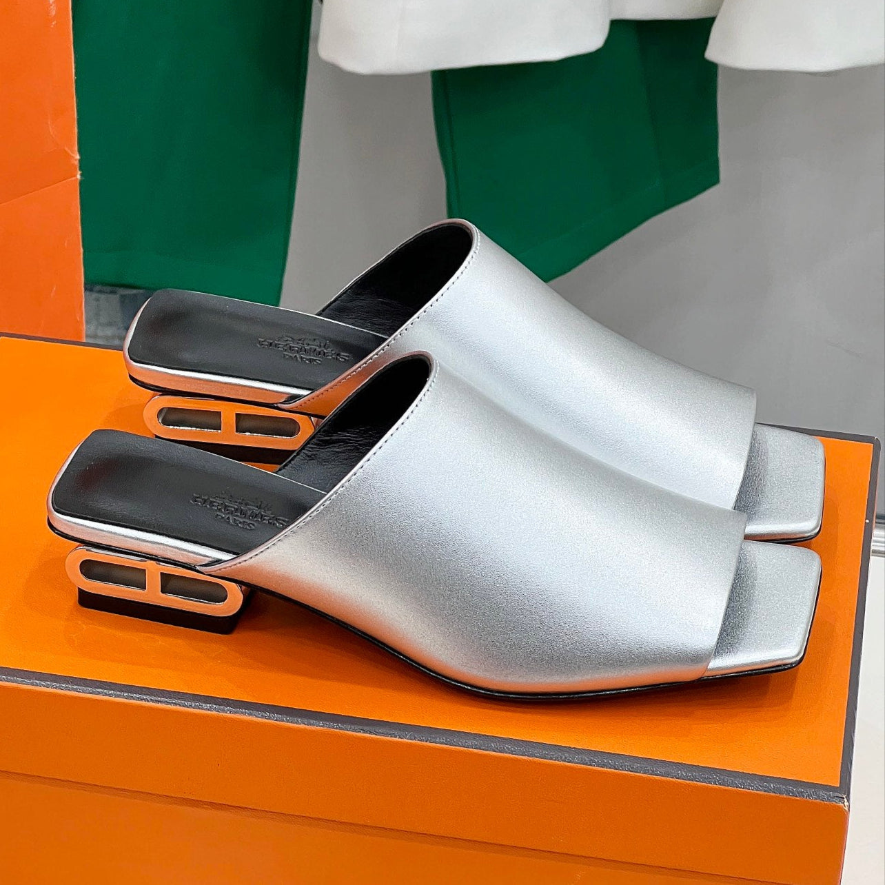 HM Idole Sandal In Sliver Calfskin