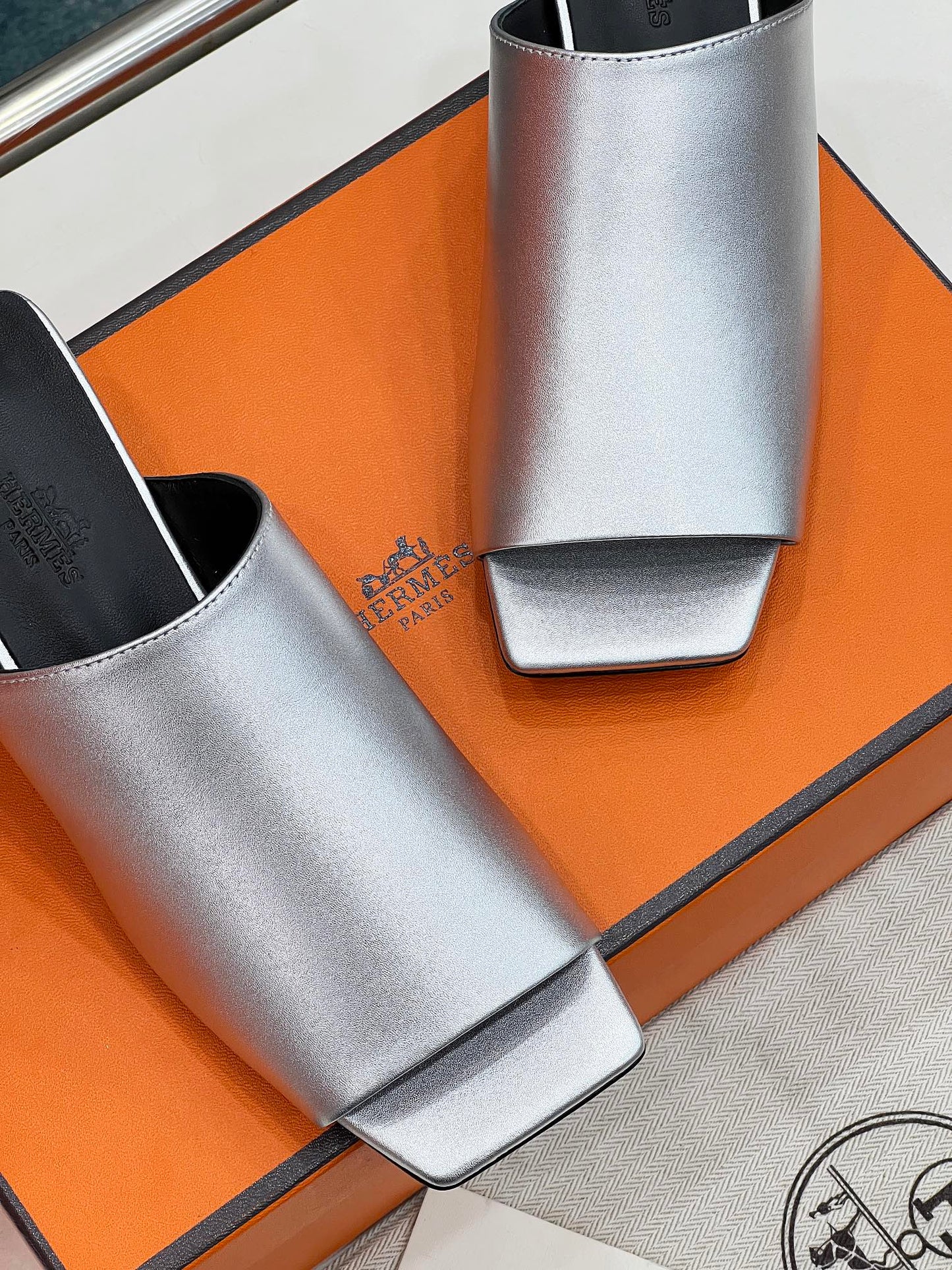 HM Idole Sandal In Sliver Calfskin