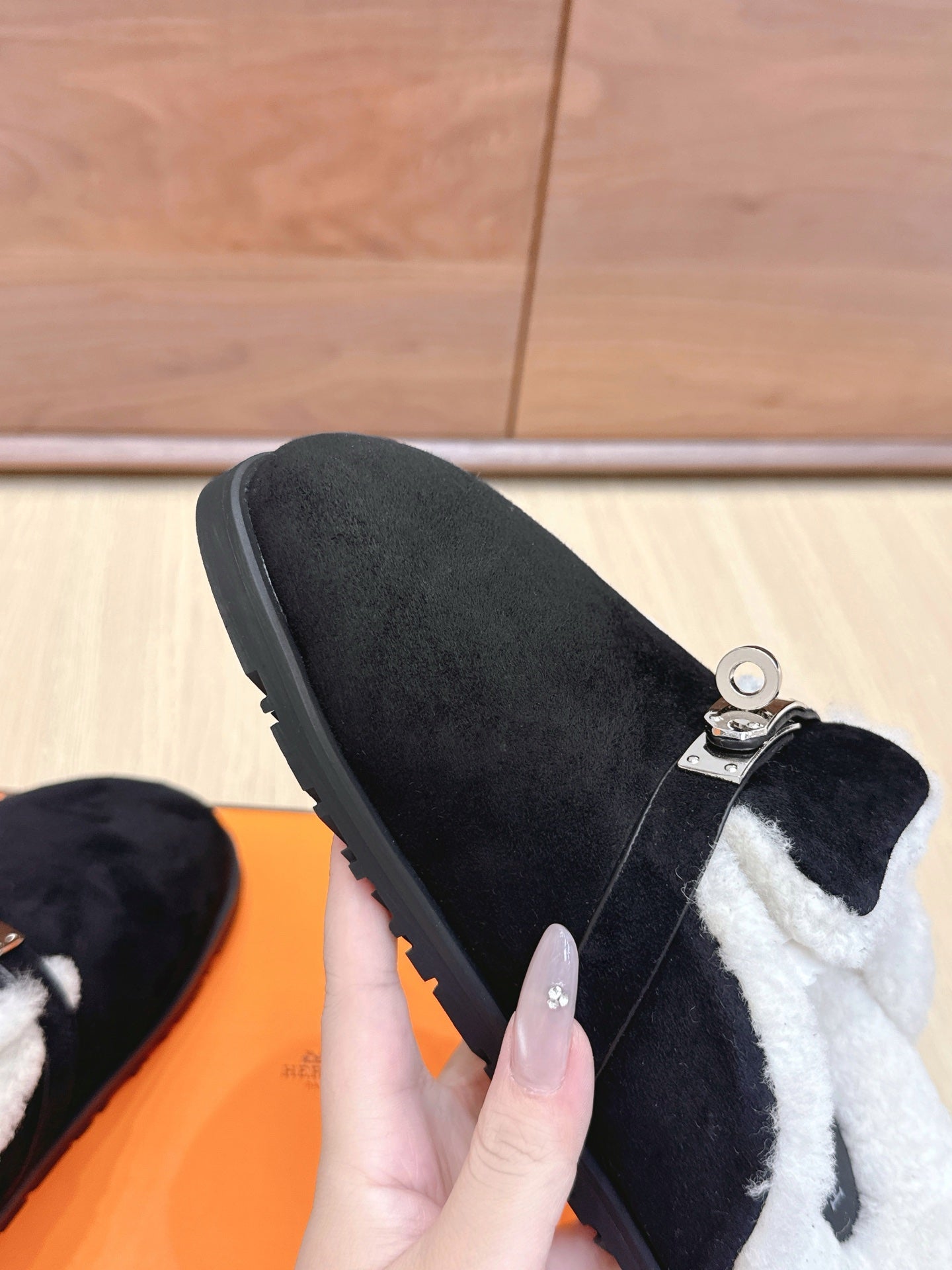 HM 25 Carlotta Mule Black Shearing Suede 462185