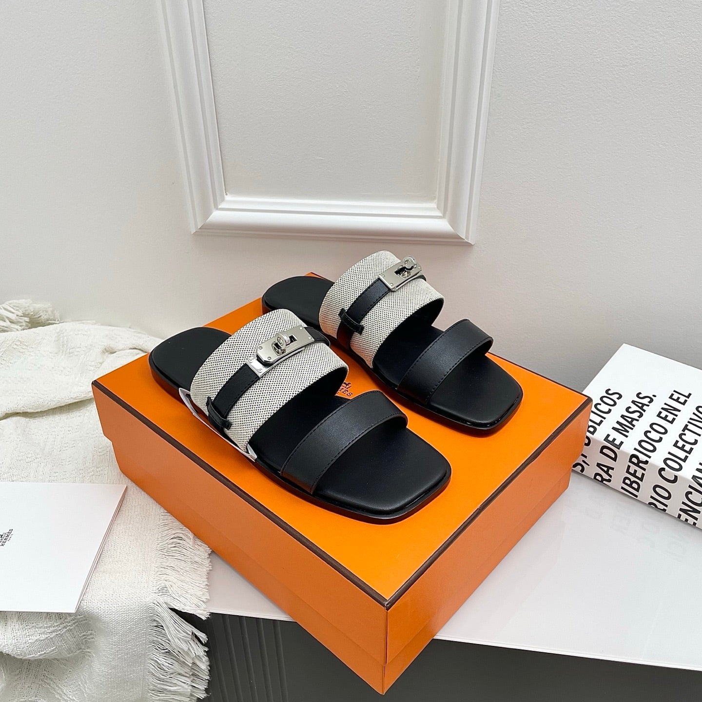 HM 26s Made Men Sandal Whitw Black Calfskin Canvas 726898