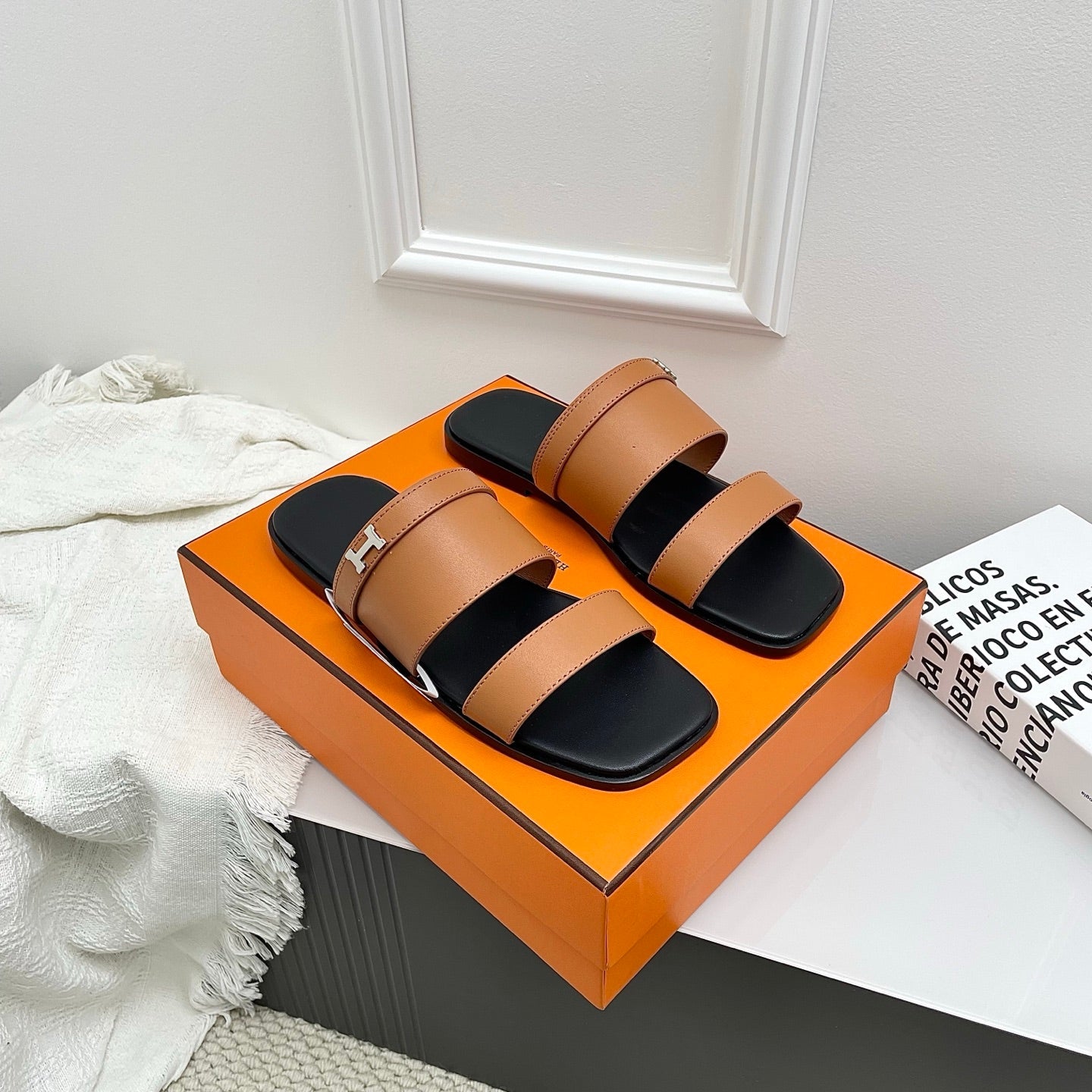 HM 26s Joao Men Sandal Brown Black Calfskin 726899