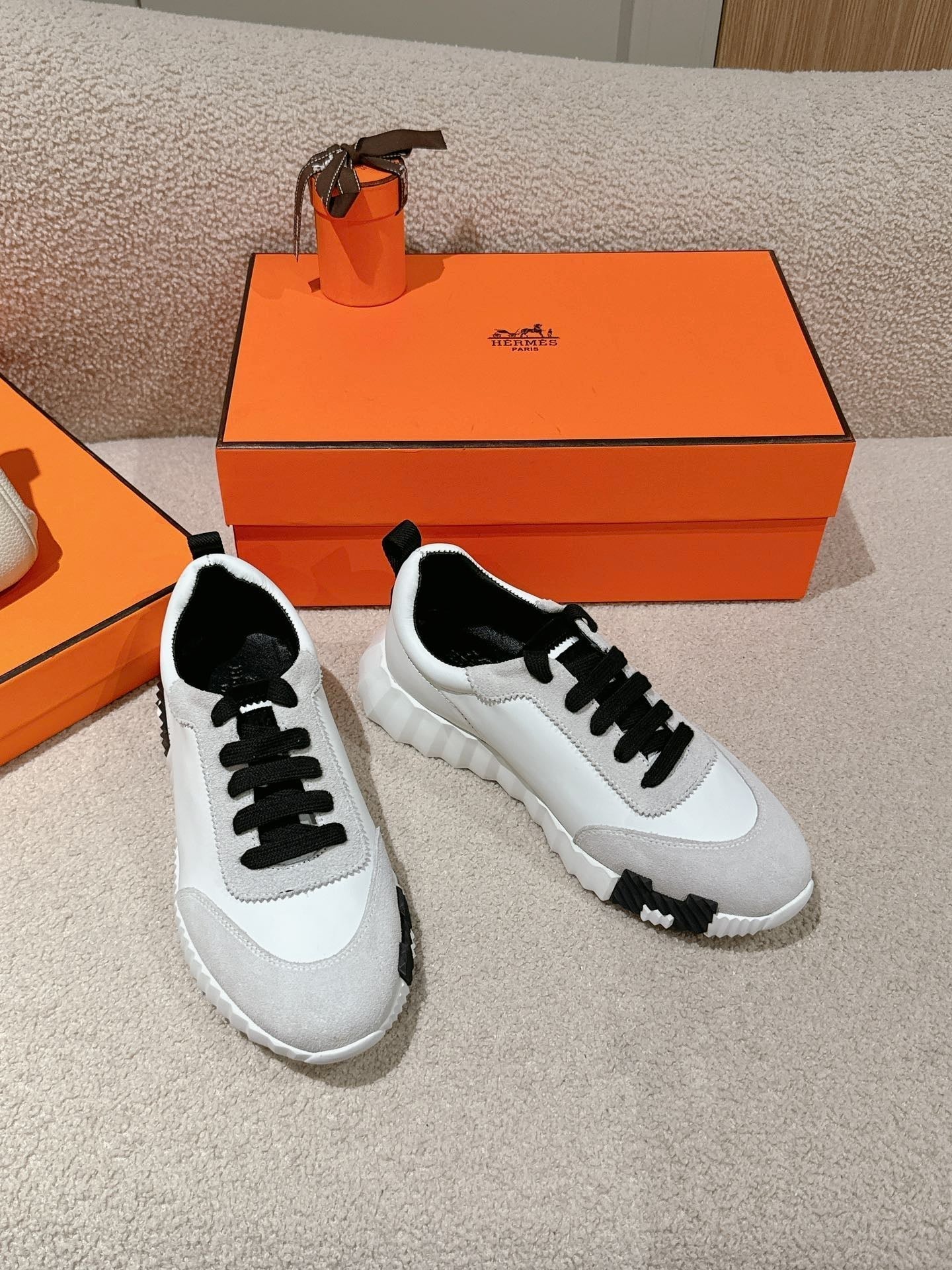 HM Mainland Sneaker In Pale Gray Suede And White Calfskin