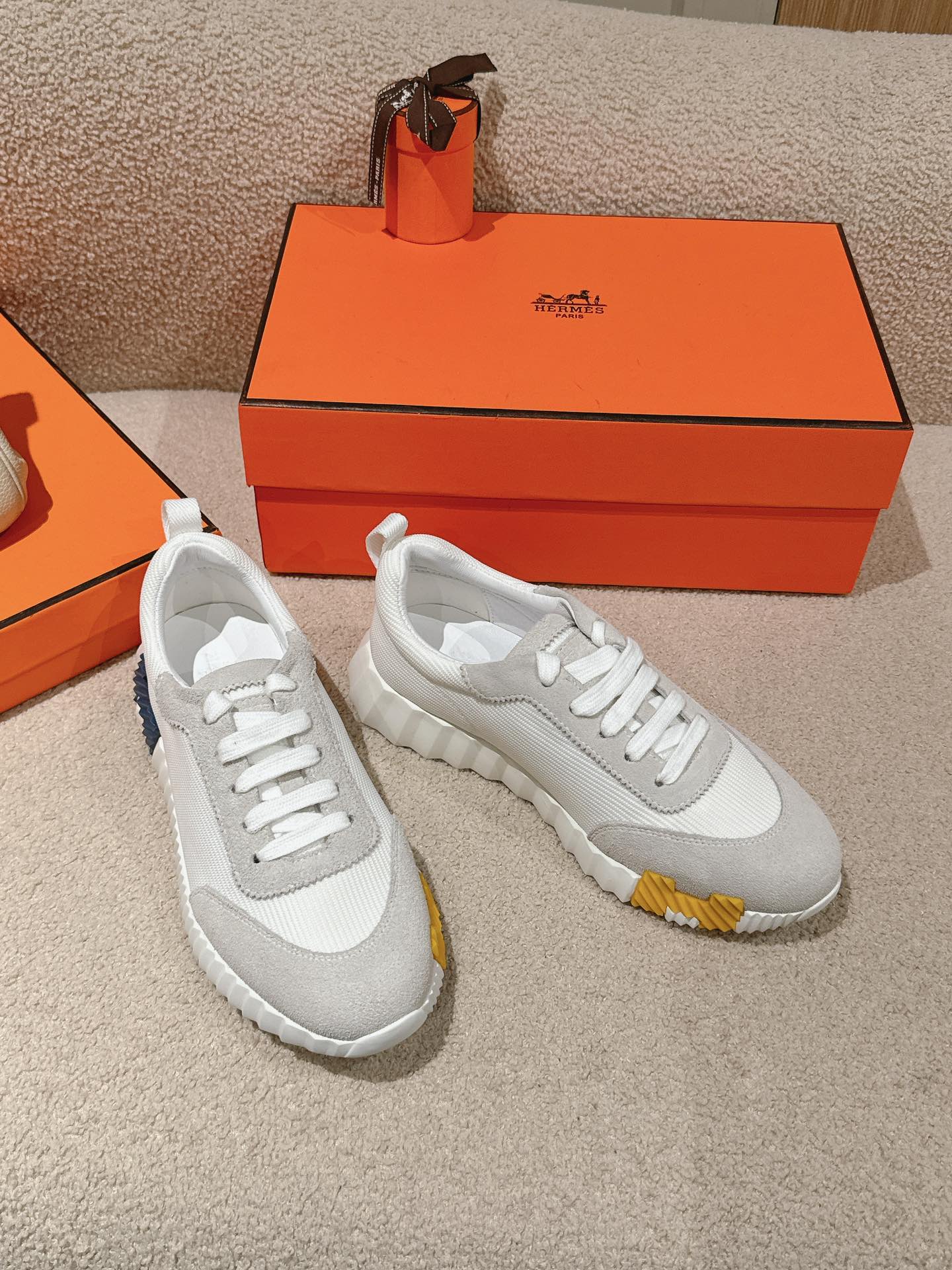 HM Mainland Sneaker In Pale Gray Suede And White Breathable Mesh Fabric 959352