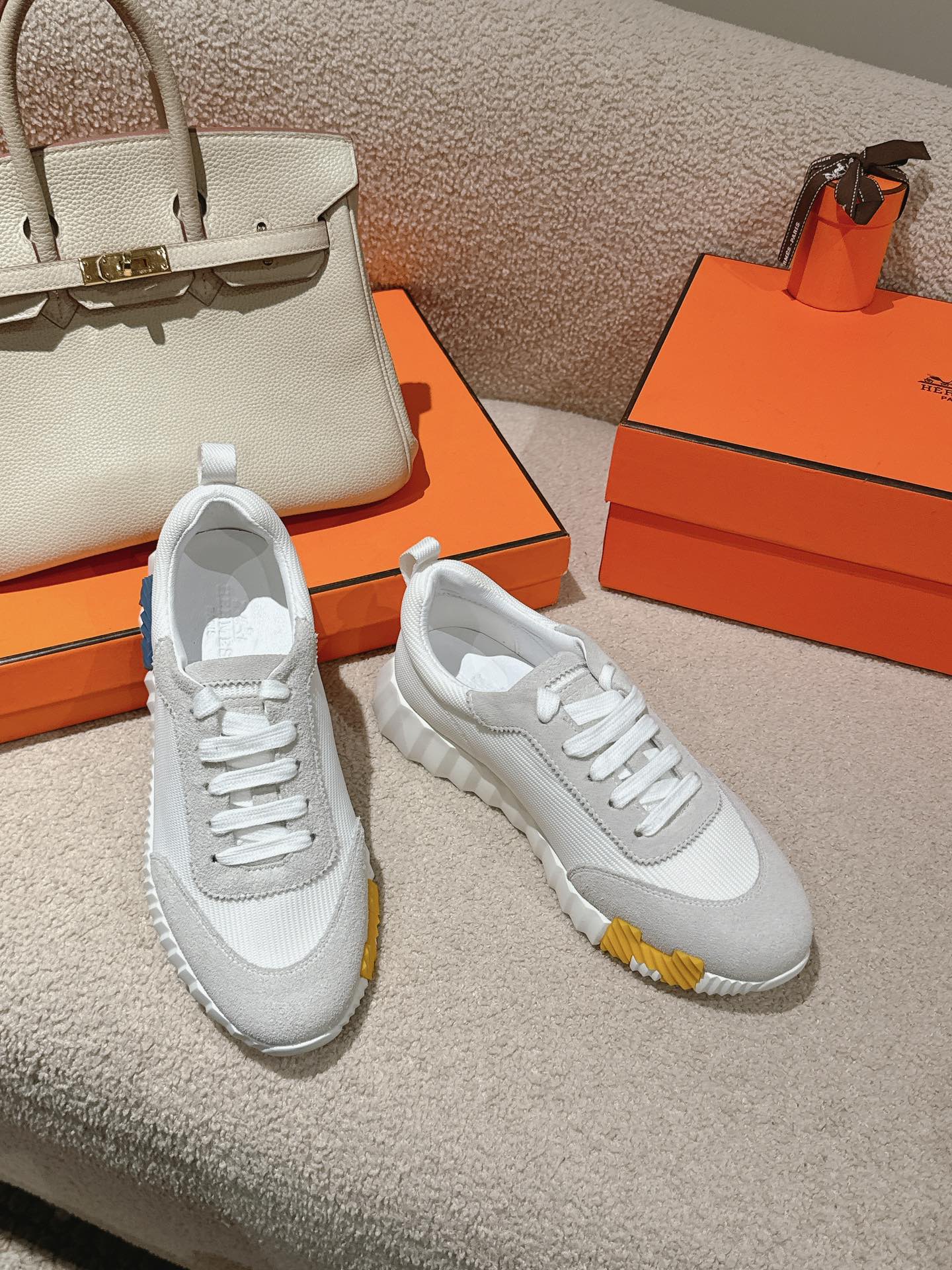 HM Mainland Sneaker In Pale Gray Suede And White Breathable Mesh Fabric 959352