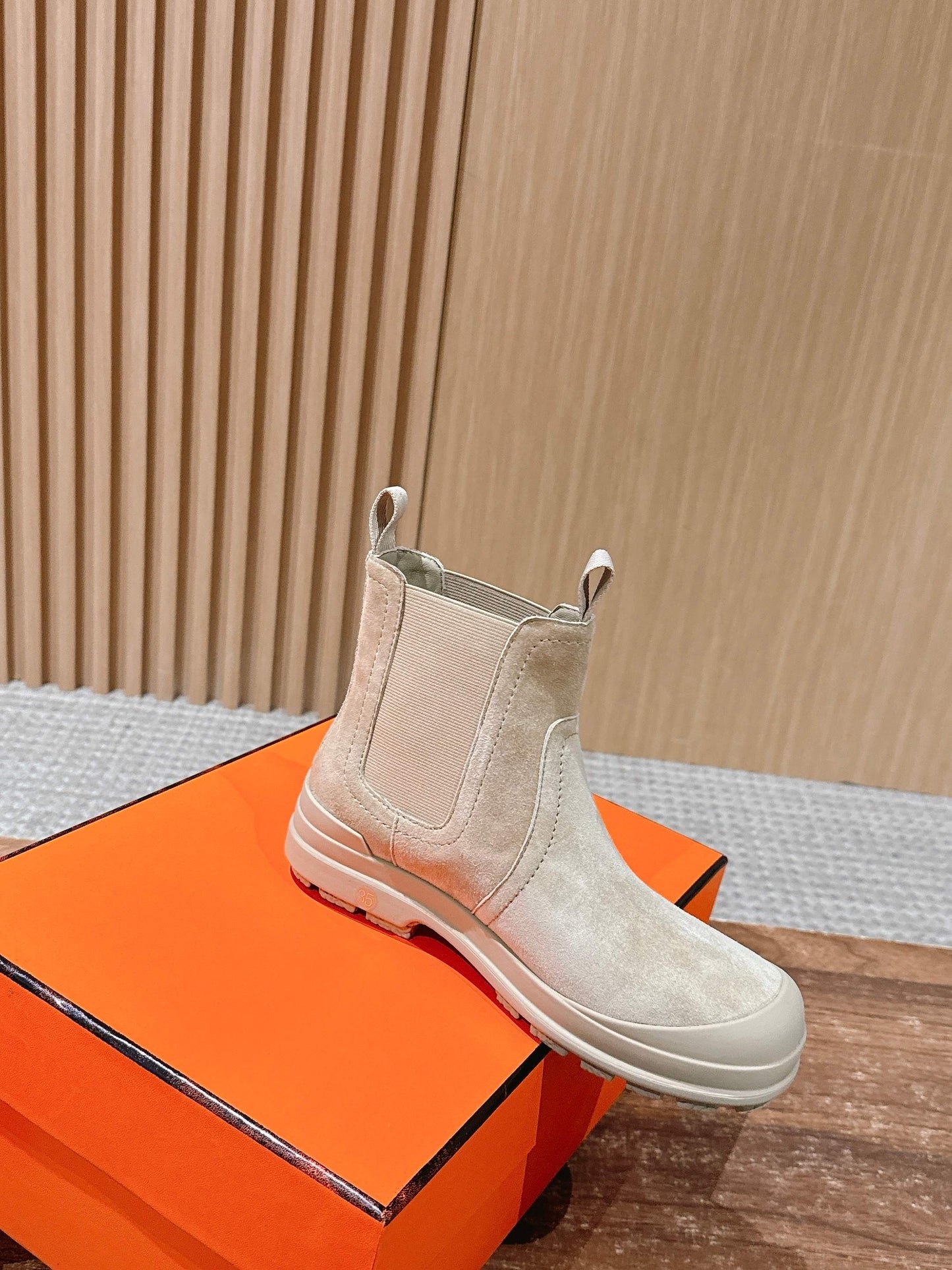 HM 25 Chelsea Ankle Boots Beige Suede 512547