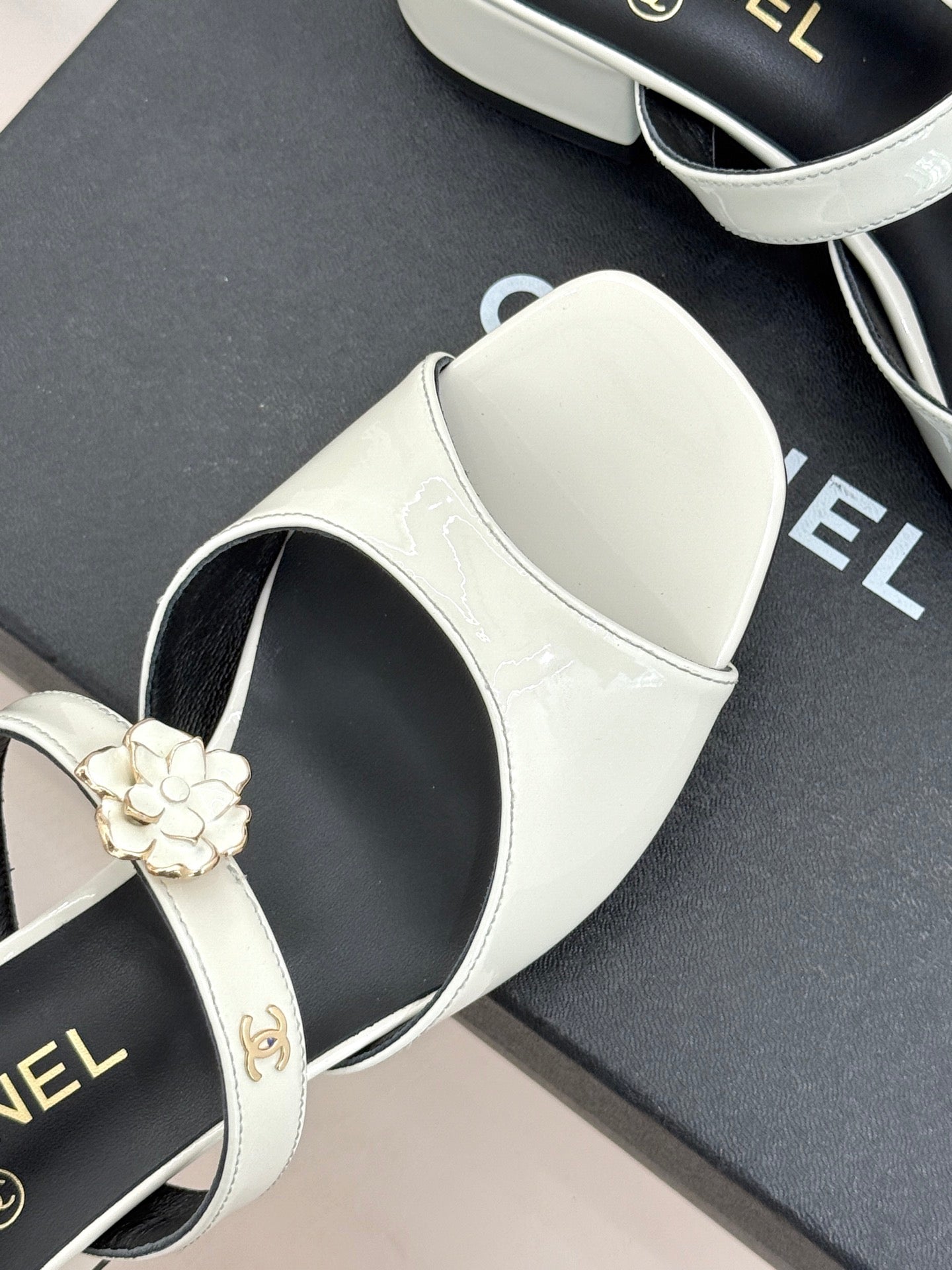 CC 26s High Heeled Sandals 45 White Patent Leather 643029