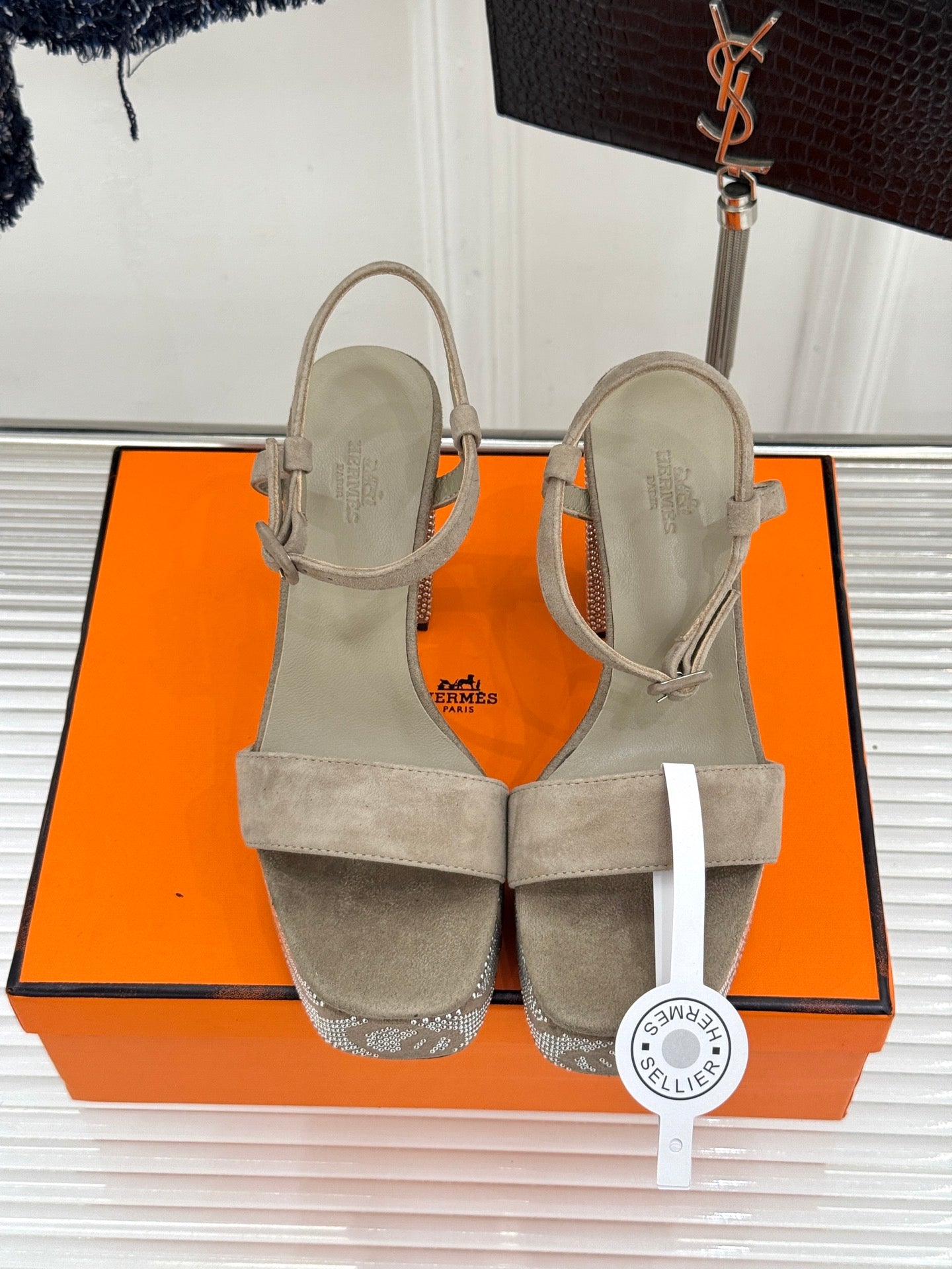 HM 26s Lightning Sandal 7cm Khahi Suede Sheepskin 675697
