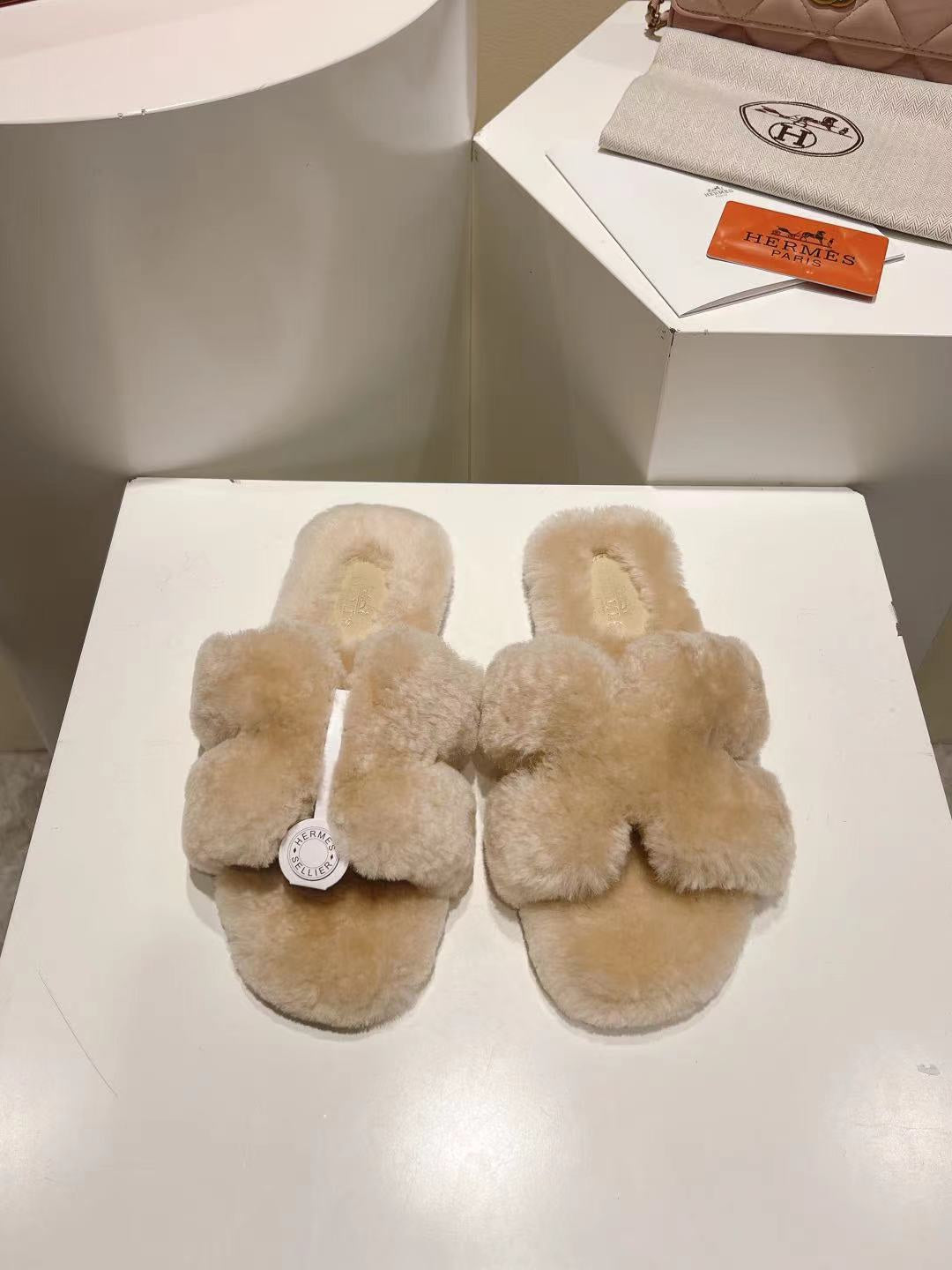 HM Oran Sandal Beige Sheep Fur 406993