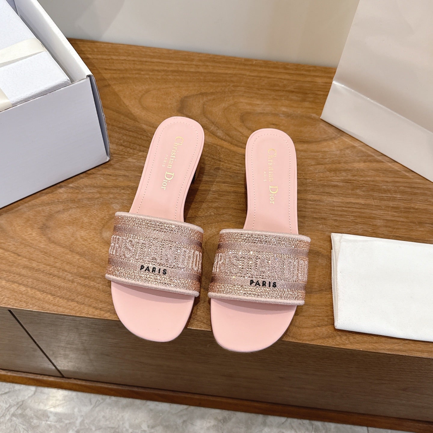 CD 26s Embroidered Sandals Pink Canvas Leather 685602