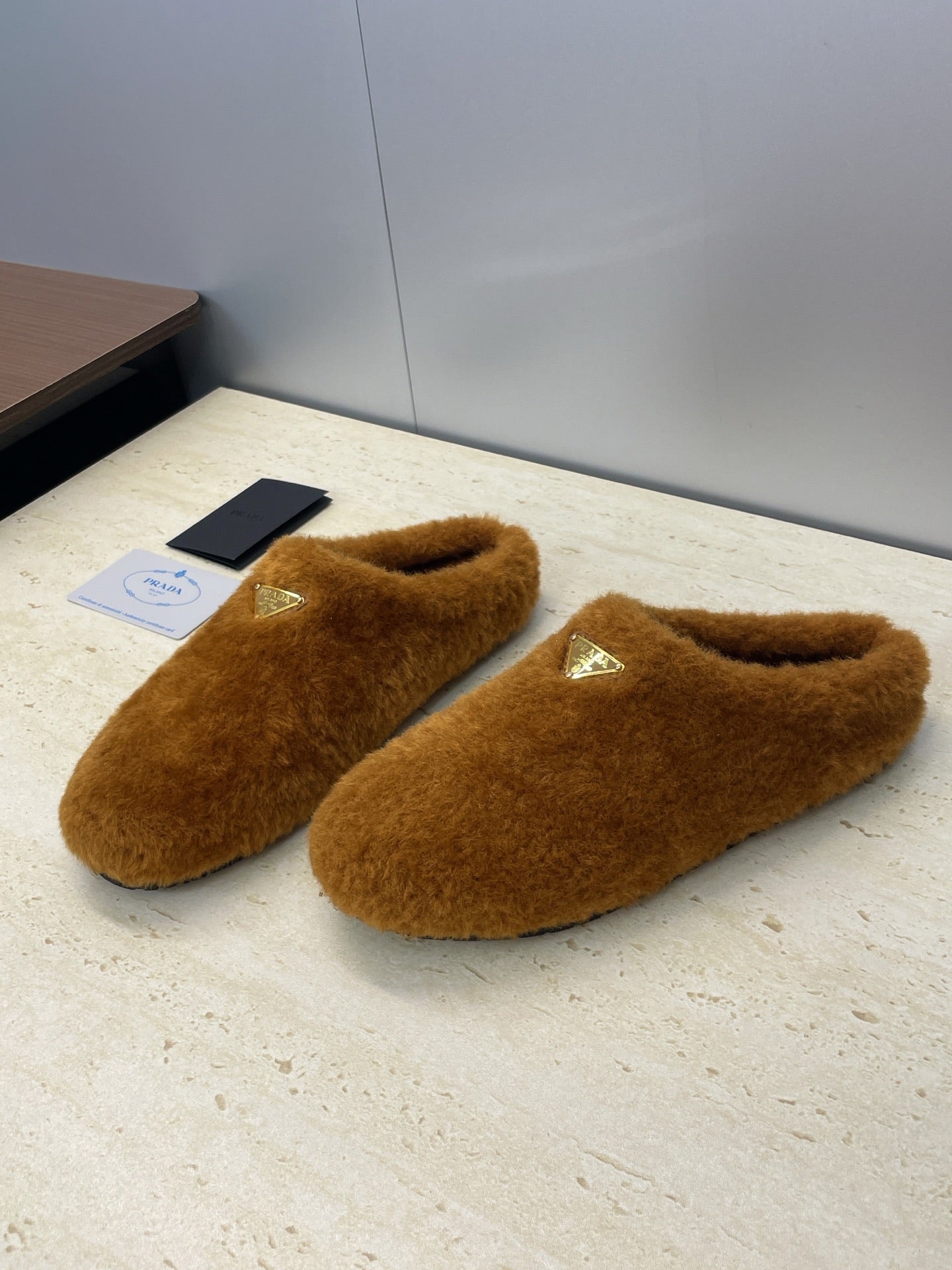 Prada 25s Slide Brown Shearing 551886