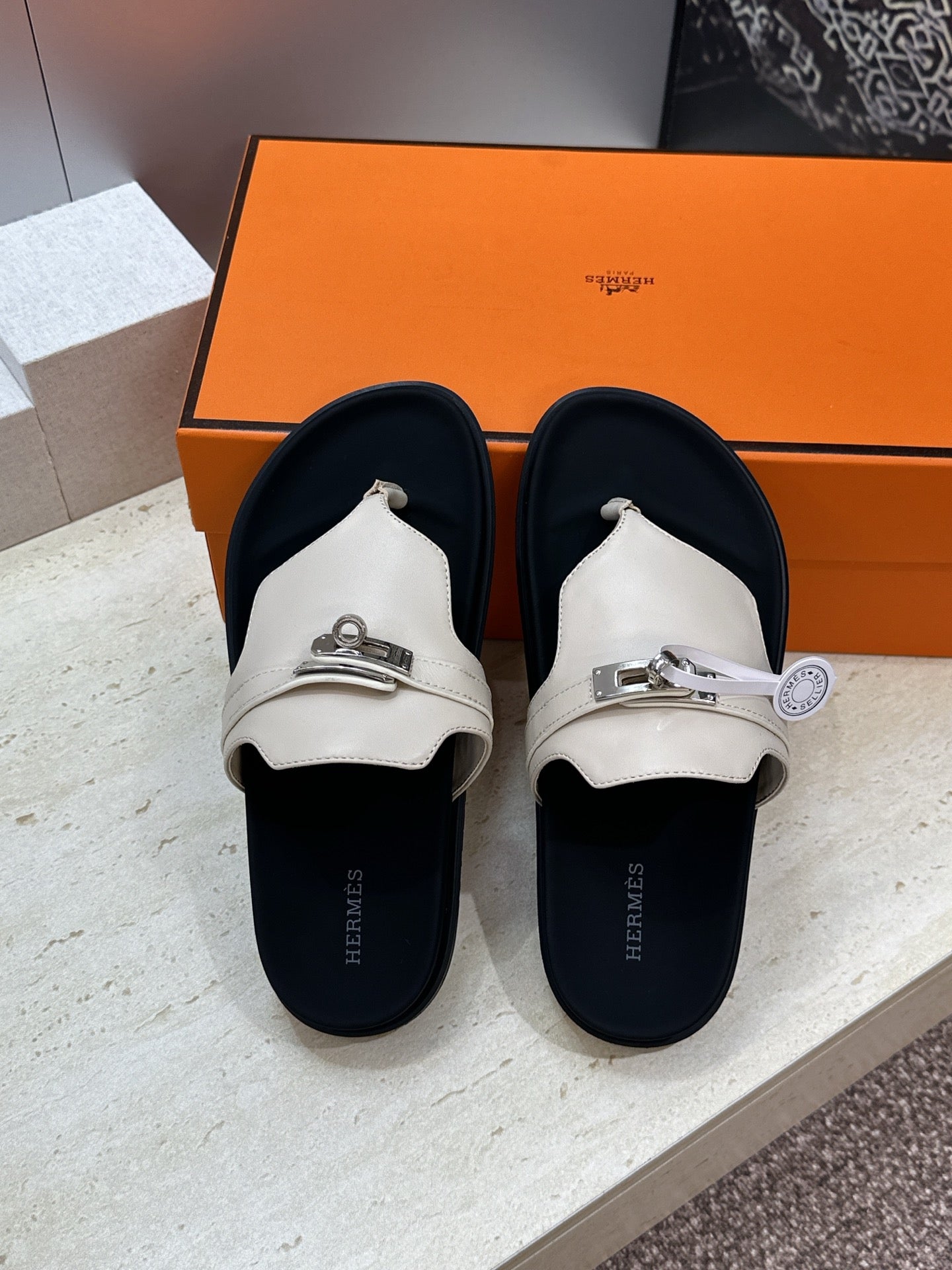 HM 26s Empire Sandal In Ivory White Calfskin Silver Hardware