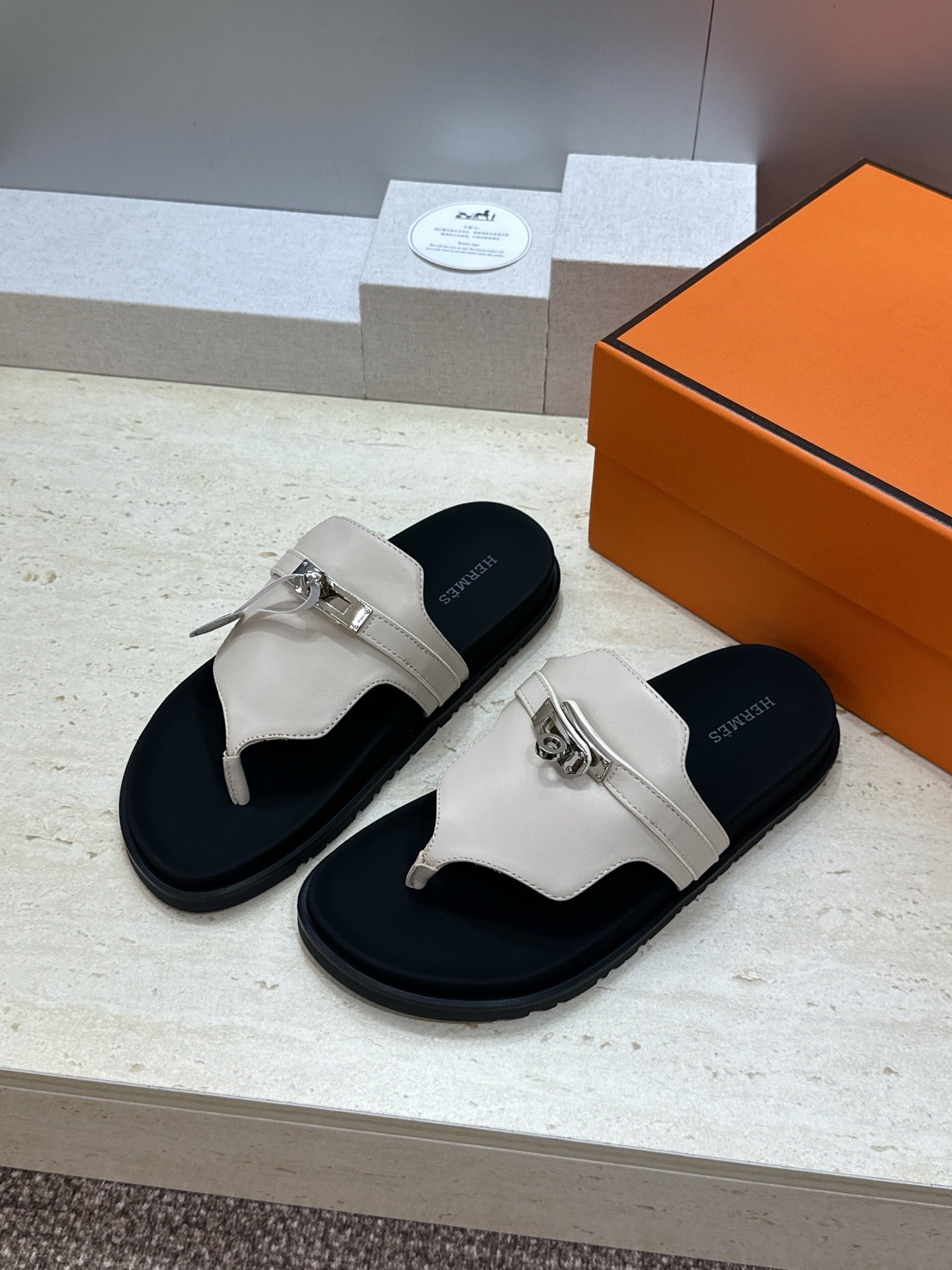 HM 26s Empire Sandal In Ivory White Calfskin Silver Hardware