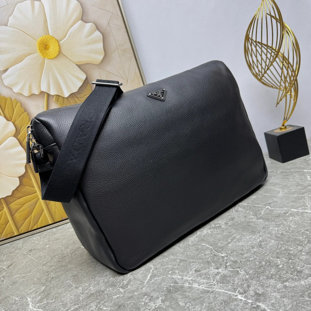 Prada 2026 Vitello Daino Messenger Bag Black Grained Calfskin