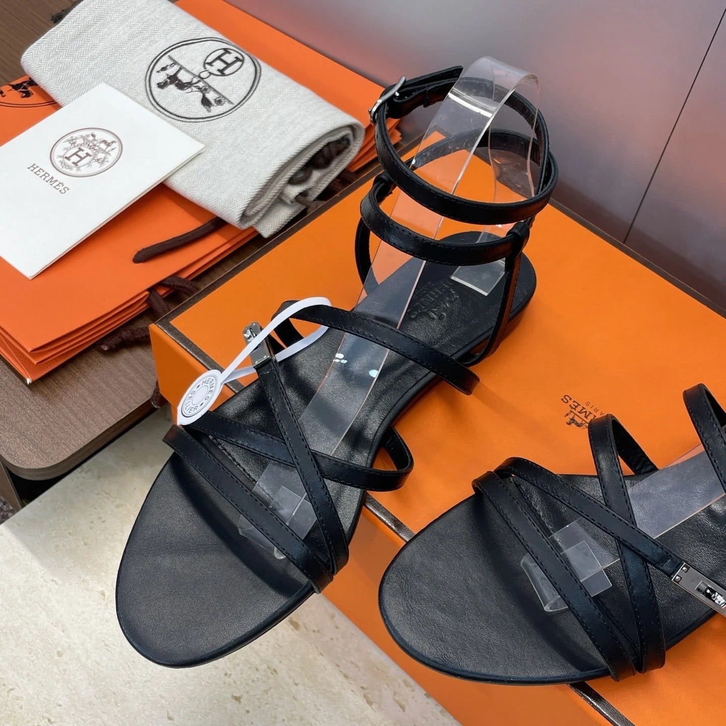 HM 26ss Kelly Sliver Buckle Sandals Black Calfskin 607161