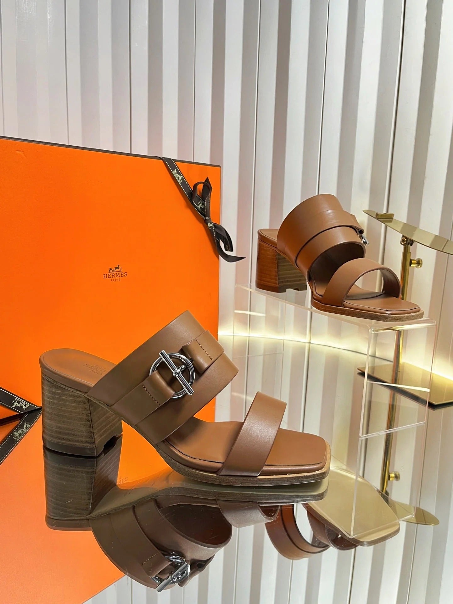 HM 26ss Kelly Buckle High-Heeled Sandals Brown Calfskin 641965