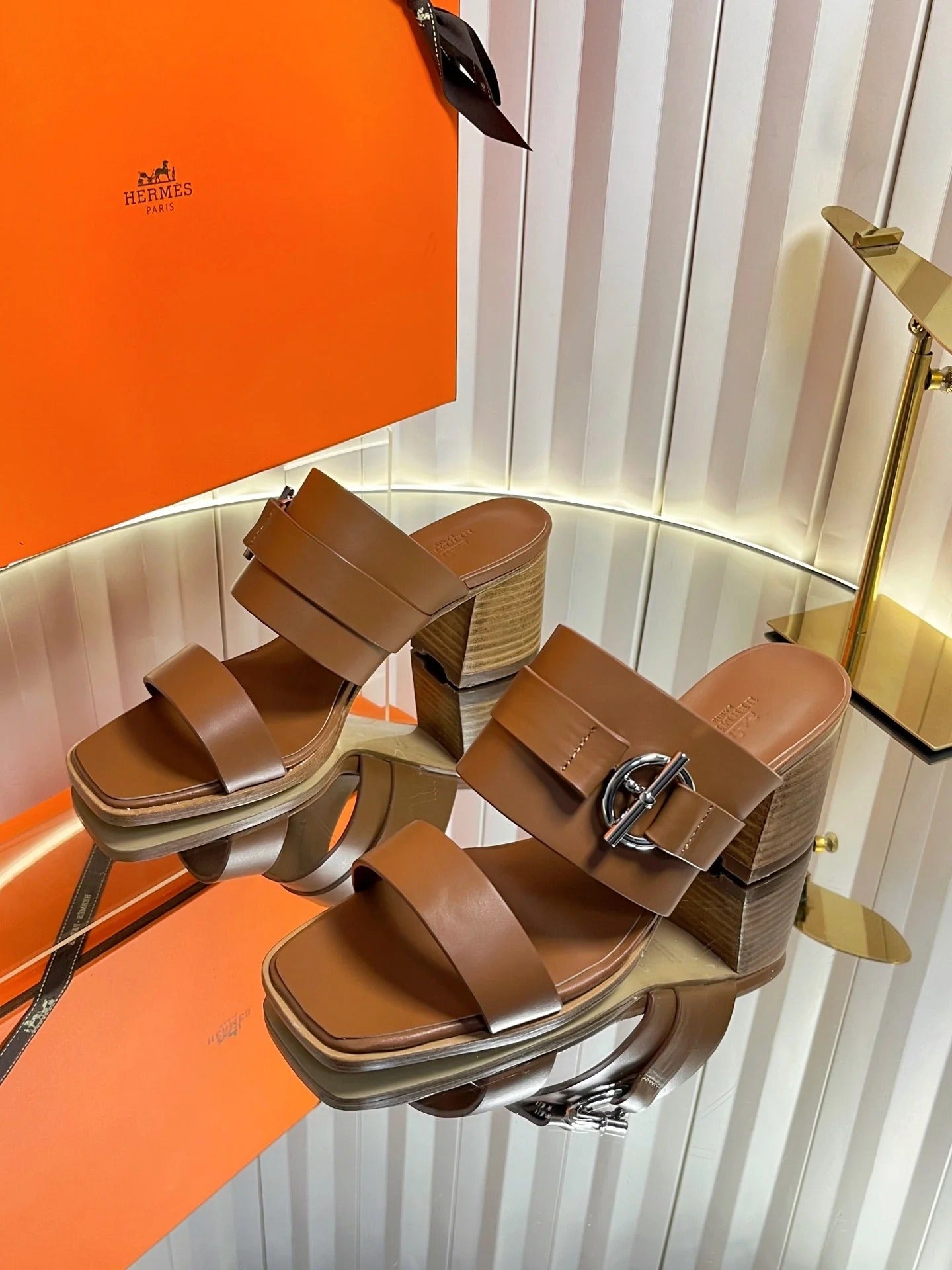 HM 26ss Kelly Buckle High-Heeled Sandals Brown Calfskin 641965