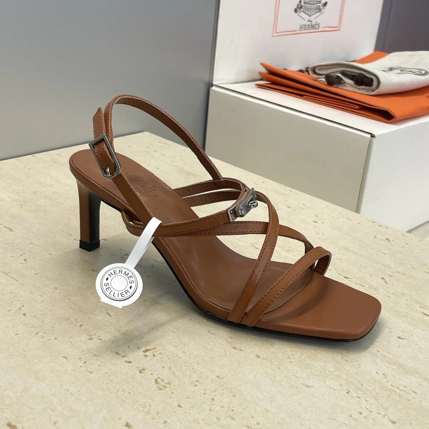 HM 26ss Kelly Sliver Buckle Sandals 65 Brown Calfskin 607165